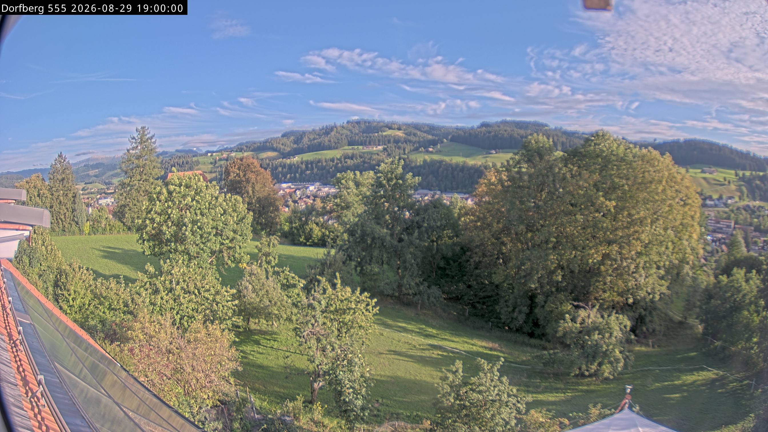 Webcam-Bild: Aussicht vom Dorfberg in Langnau 20260829-190000