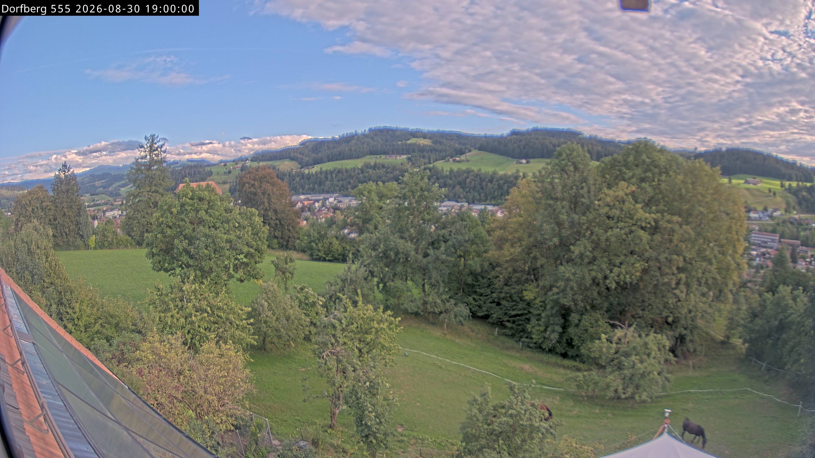 Webcam-Bild: Aussicht vom Dorfberg in Langnau 20260830-190000