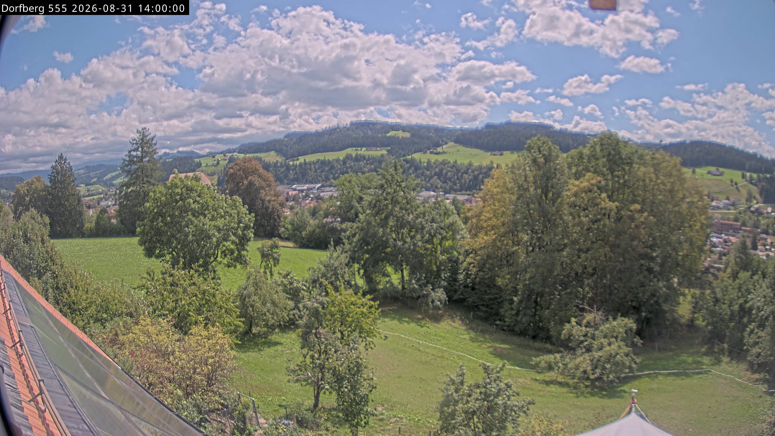 Webcam-Bild: Aussicht vom Dorfberg in Langnau 20260831-140000