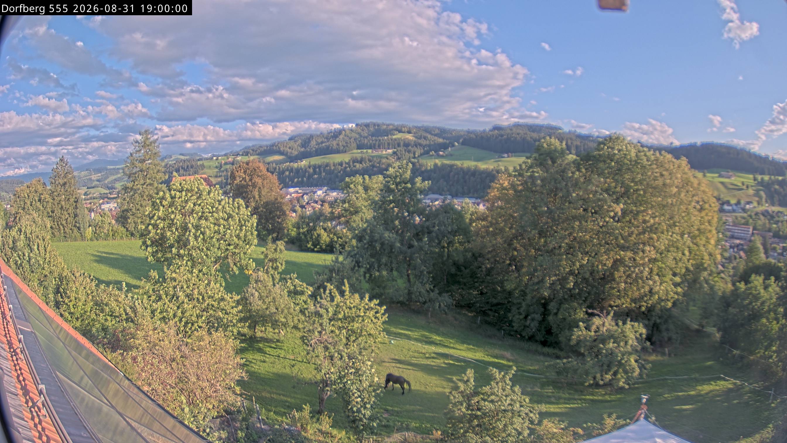 Webcam-Bild: Aussicht vom Dorfberg in Langnau 20260831-190000