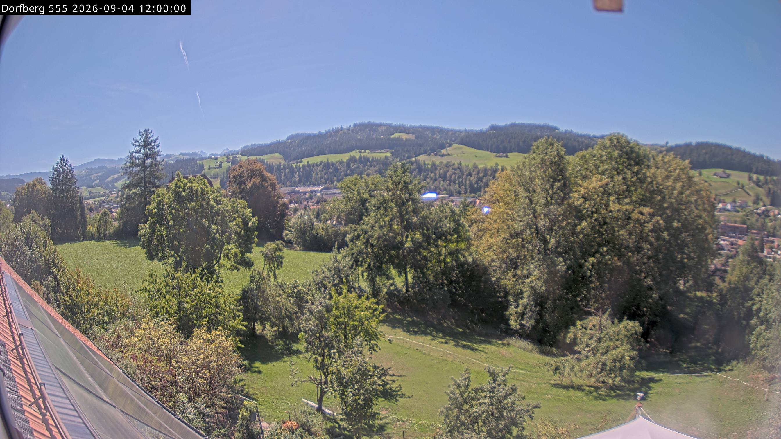 Webcam-Bild: Aussicht vom Dorfberg in Langnau 20260904-120000