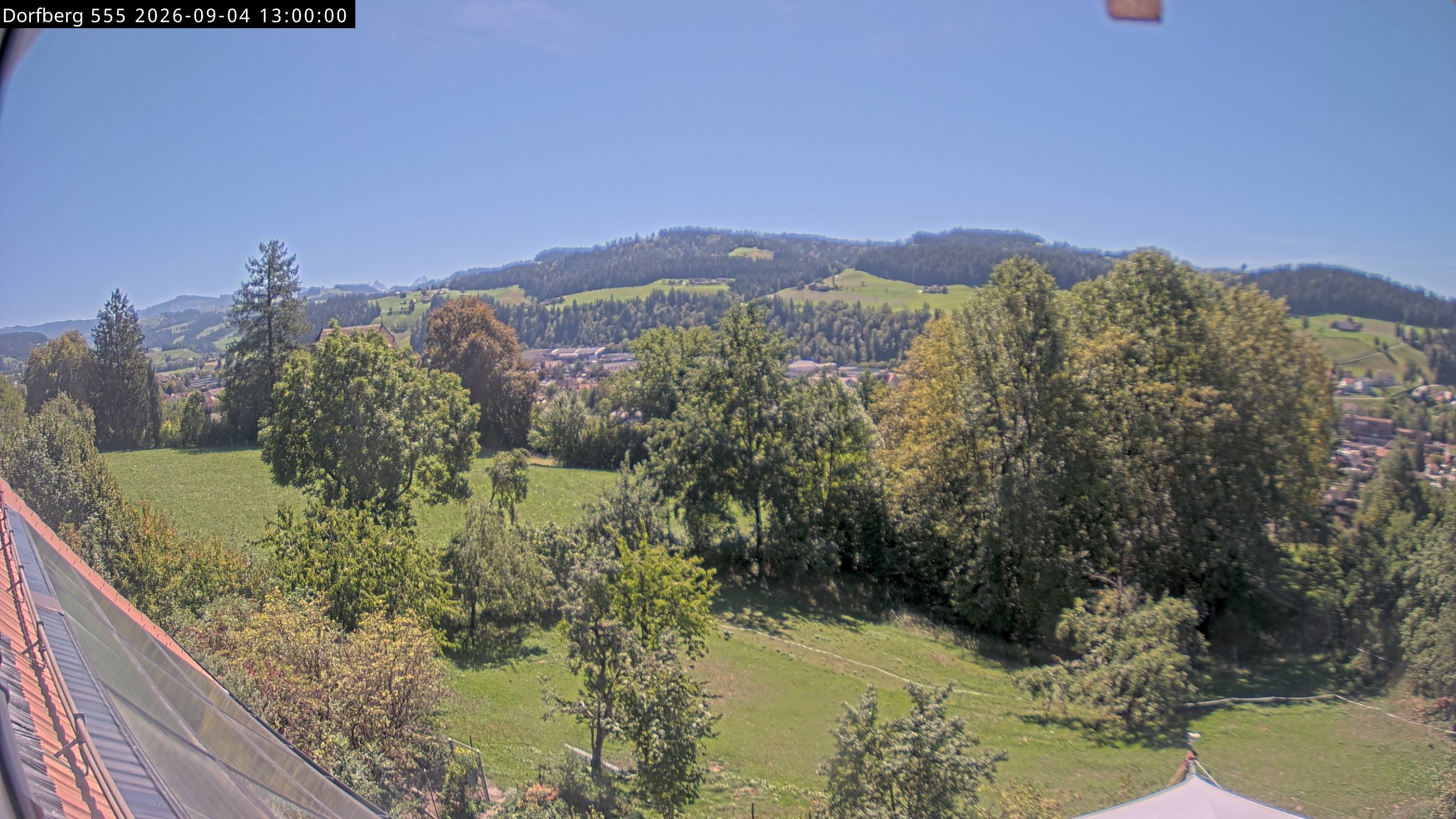 Webcam-Bild: Aussicht vom Dorfberg in Langnau 20260904-130000