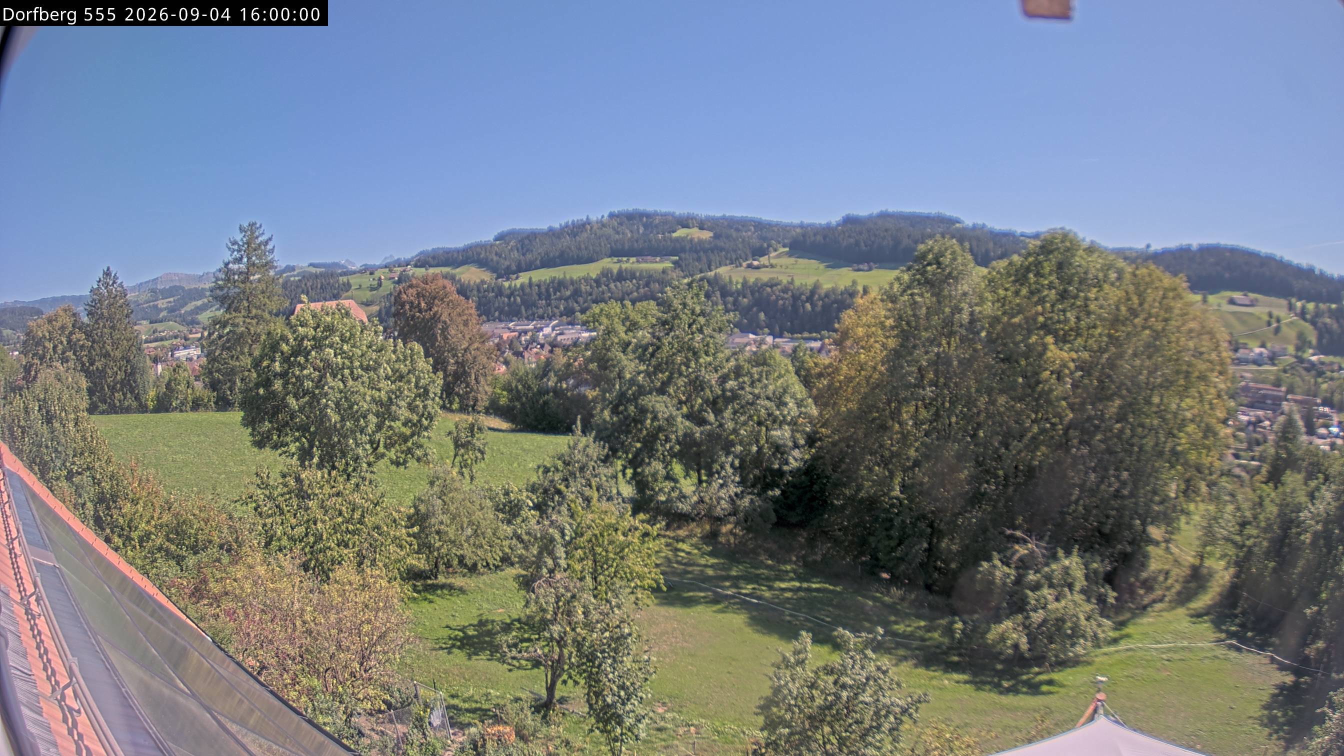 Webcam-Bild: Aussicht vom Dorfberg in Langnau 20260904-160000