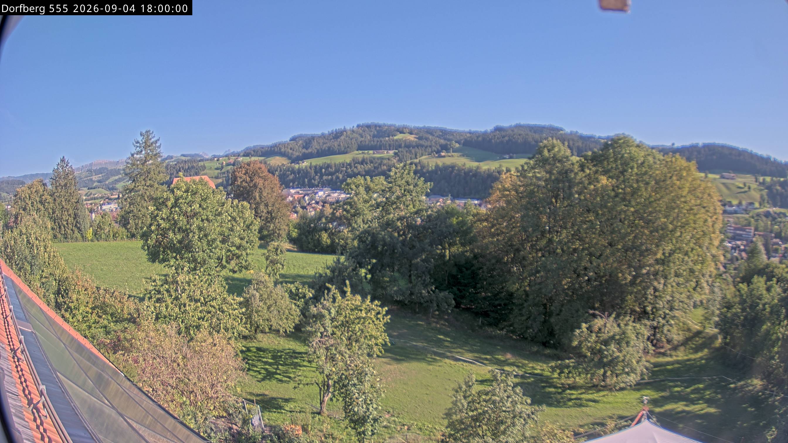 Webcam-Bild: Aussicht vom Dorfberg in Langnau 20260904-180000