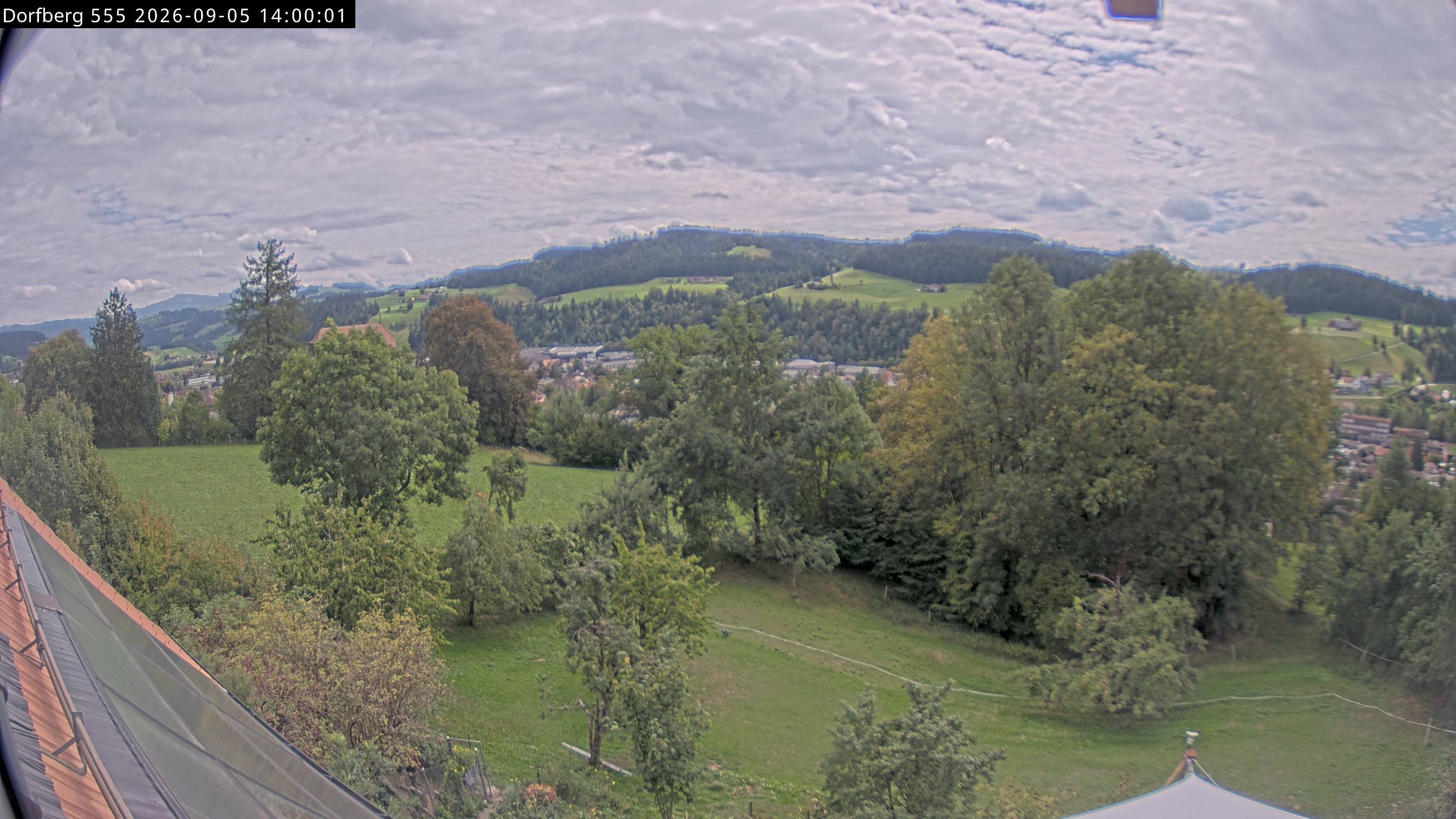Webcam-Bild: Aussicht vom Dorfberg in Langnau 20260905-140000