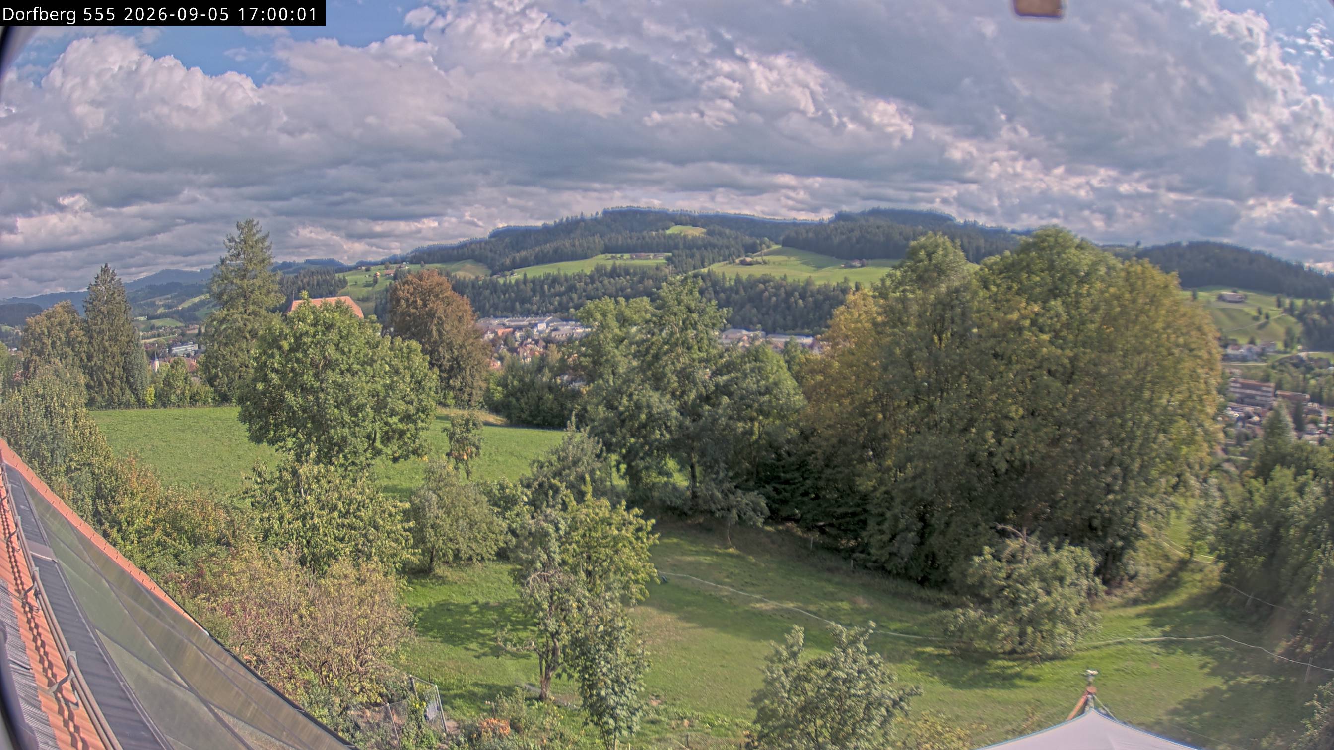 Webcam-Bild: Aussicht vom Dorfberg in Langnau 20260905-170000