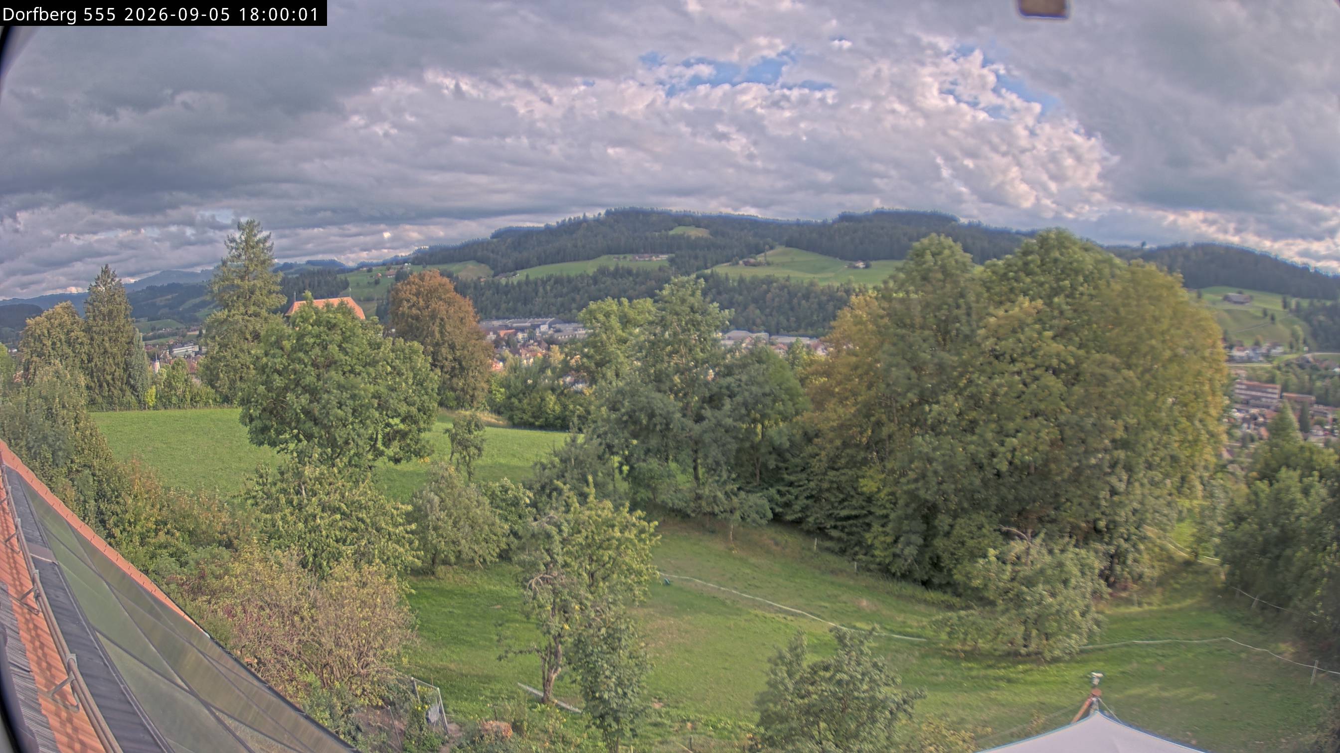 Webcam-Bild: Aussicht vom Dorfberg in Langnau 20260905-180000