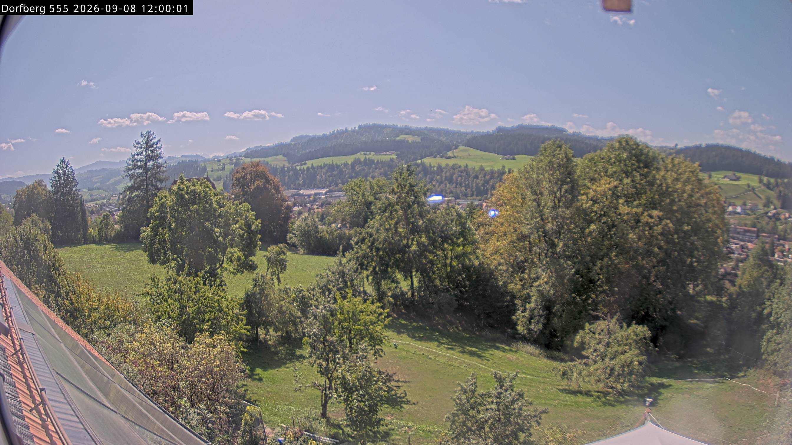 Webcam-Bild: Aussicht vom Dorfberg in Langnau 20260908-120000