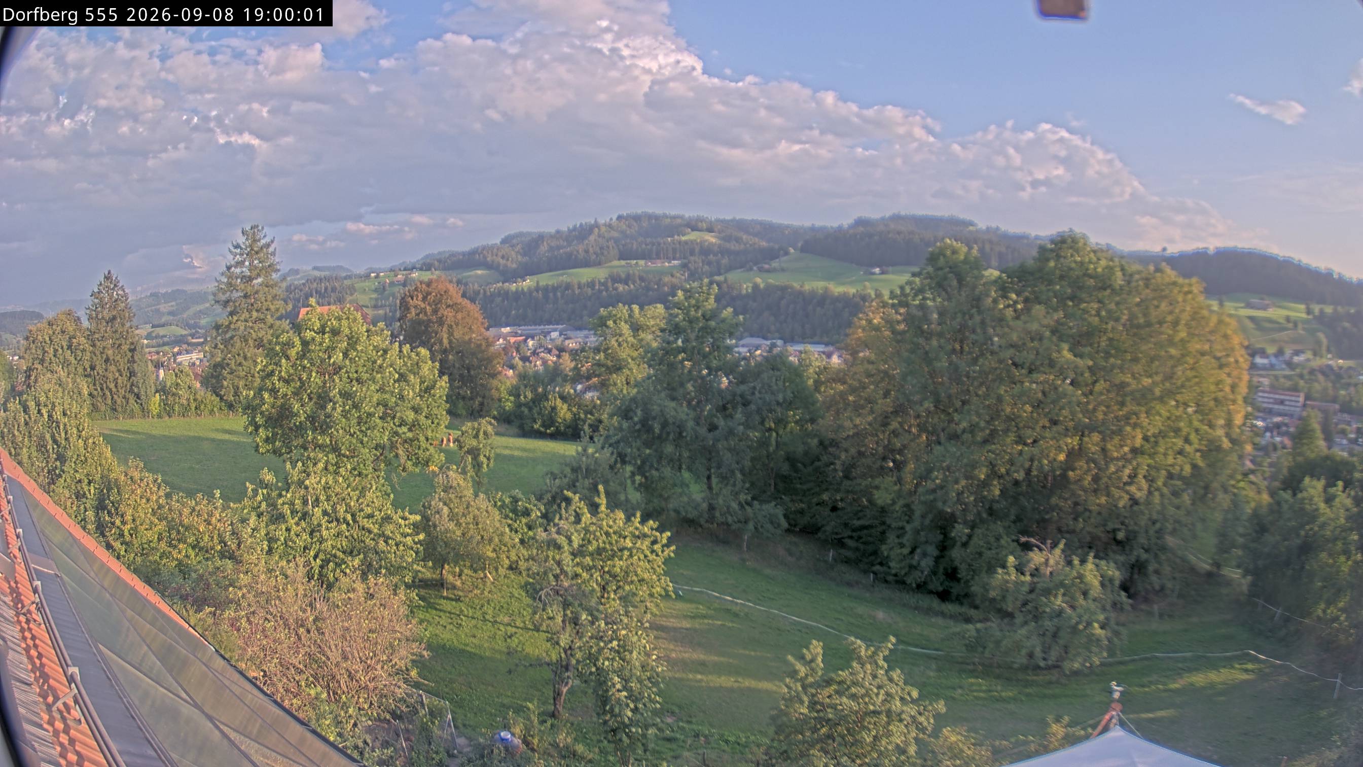 Webcam-Bild: Aussicht vom Dorfberg in Langnau 20260908-190000