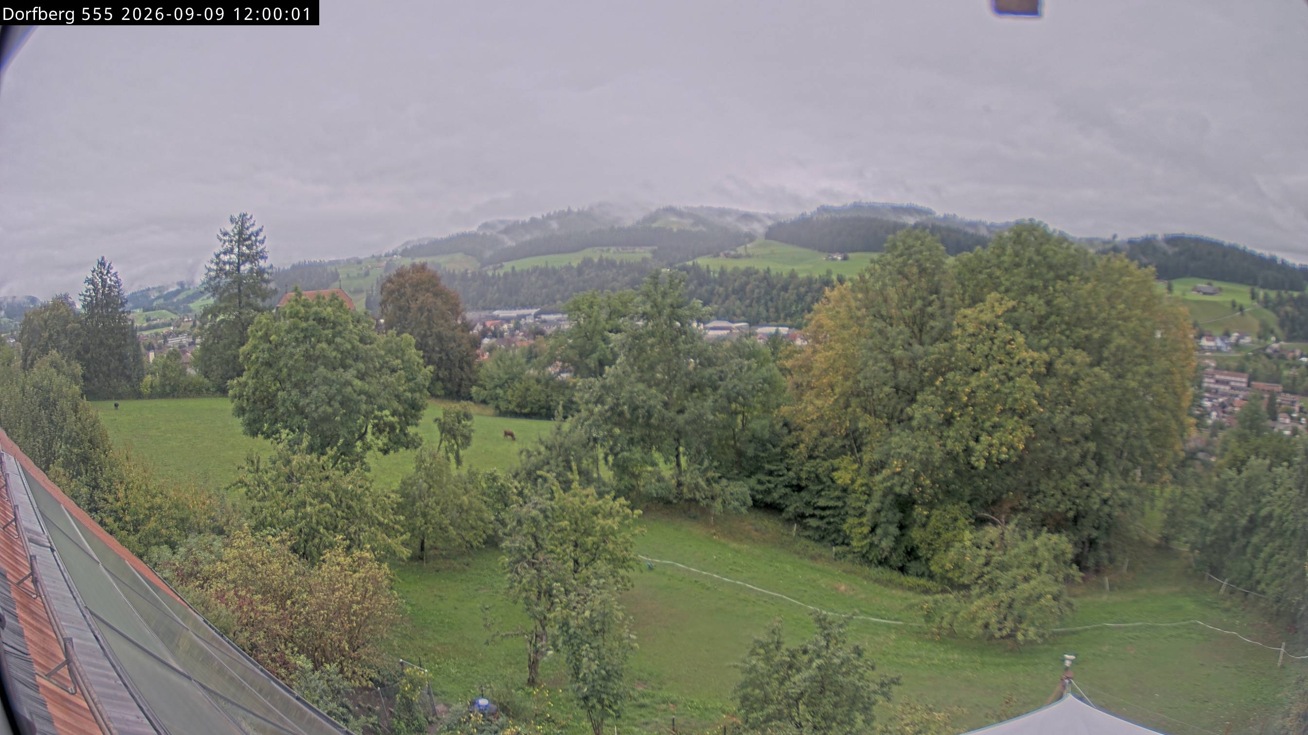 Webcam-Bild: Aussicht vom Dorfberg in Langnau 20260909-120000