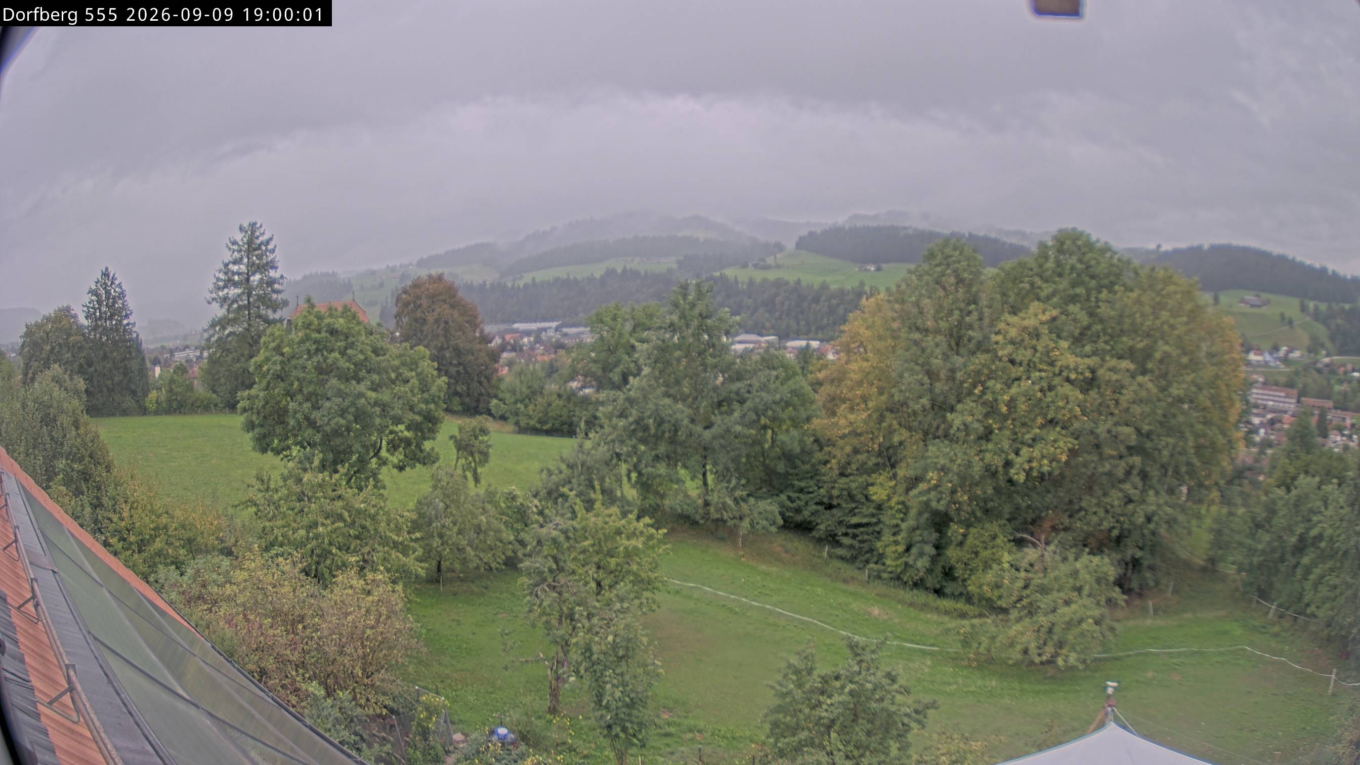 Webcam-Bild: Aussicht vom Dorfberg in Langnau 20260909-190000