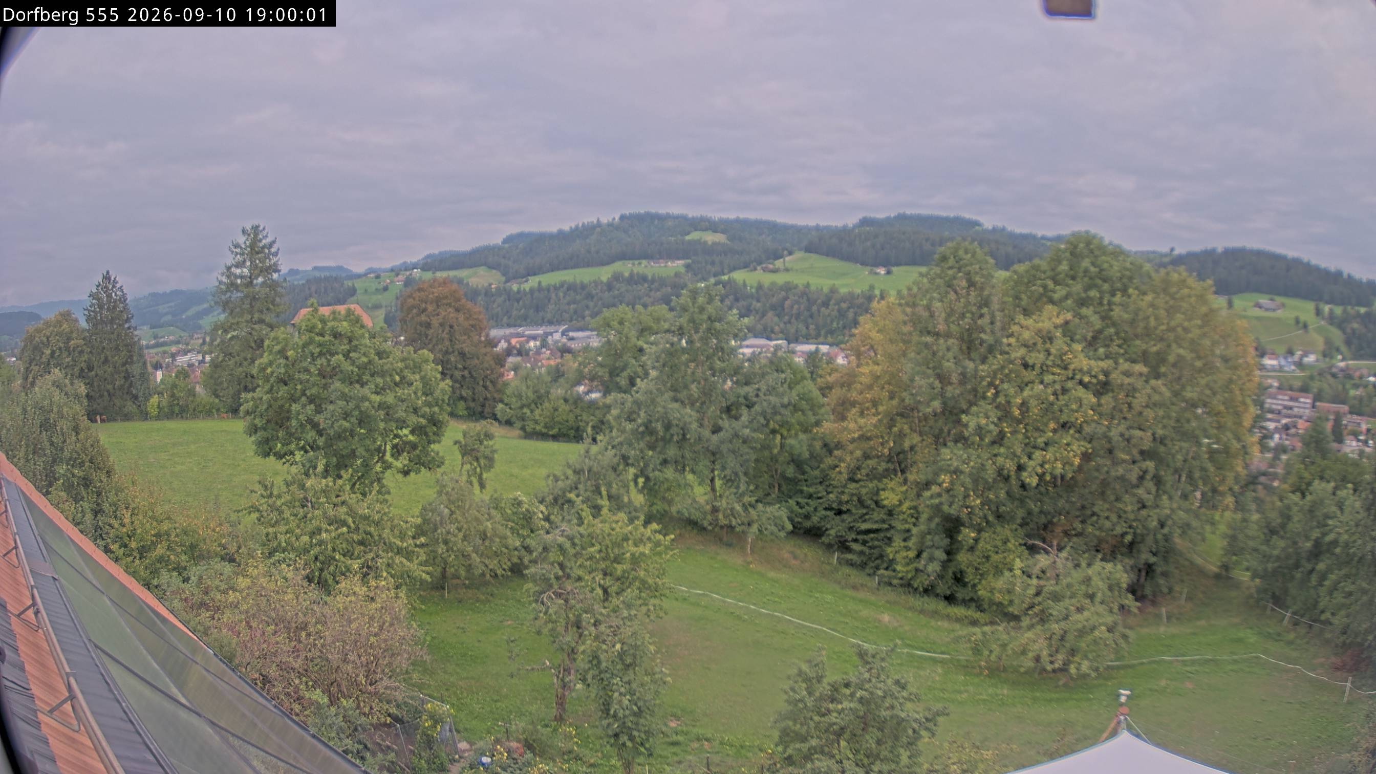 Webcam-Bild: Aussicht vom Dorfberg in Langnau 20260910-190000