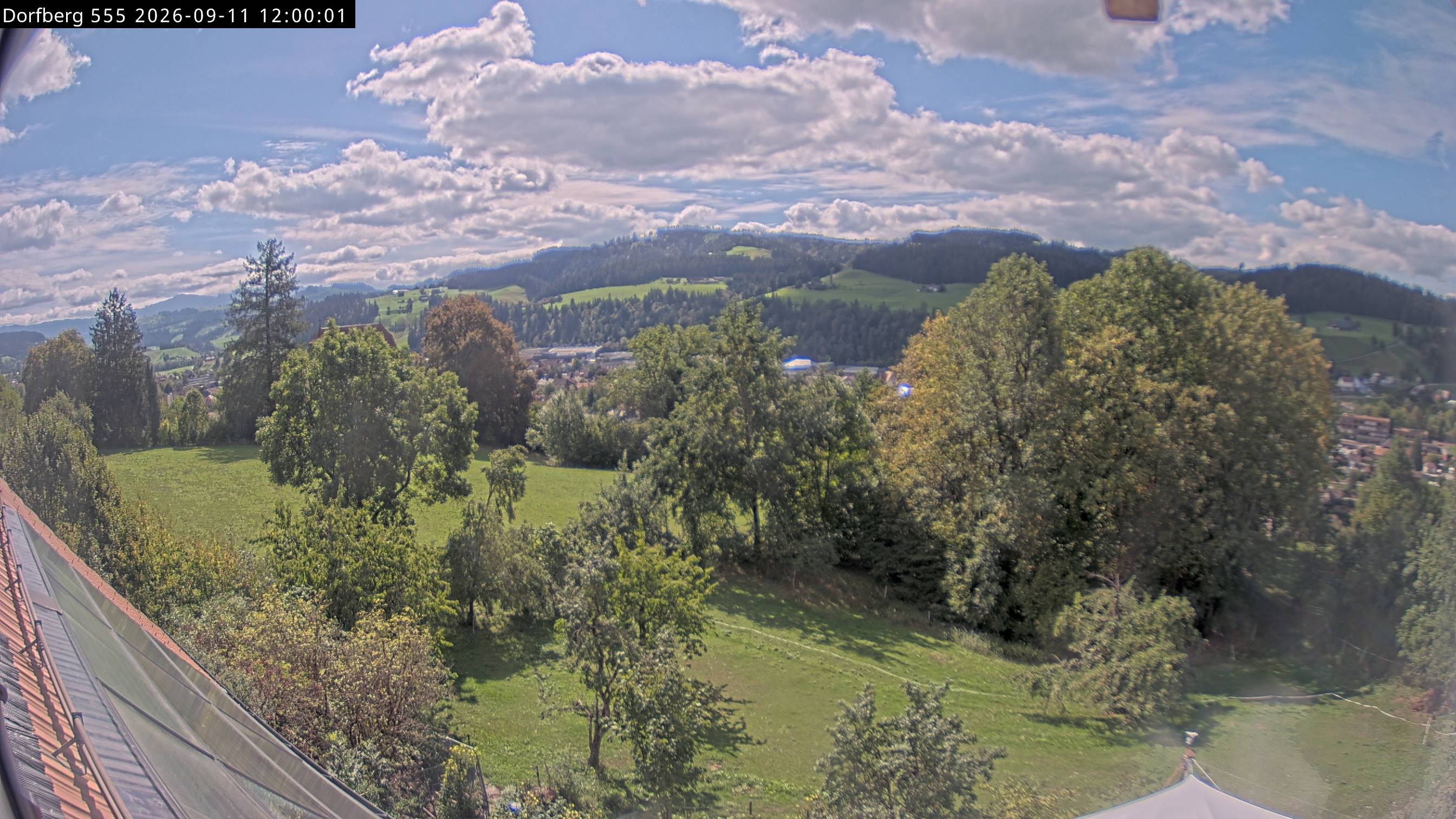Webcam-Bild: Aussicht vom Dorfberg in Langnau 20260911-120000