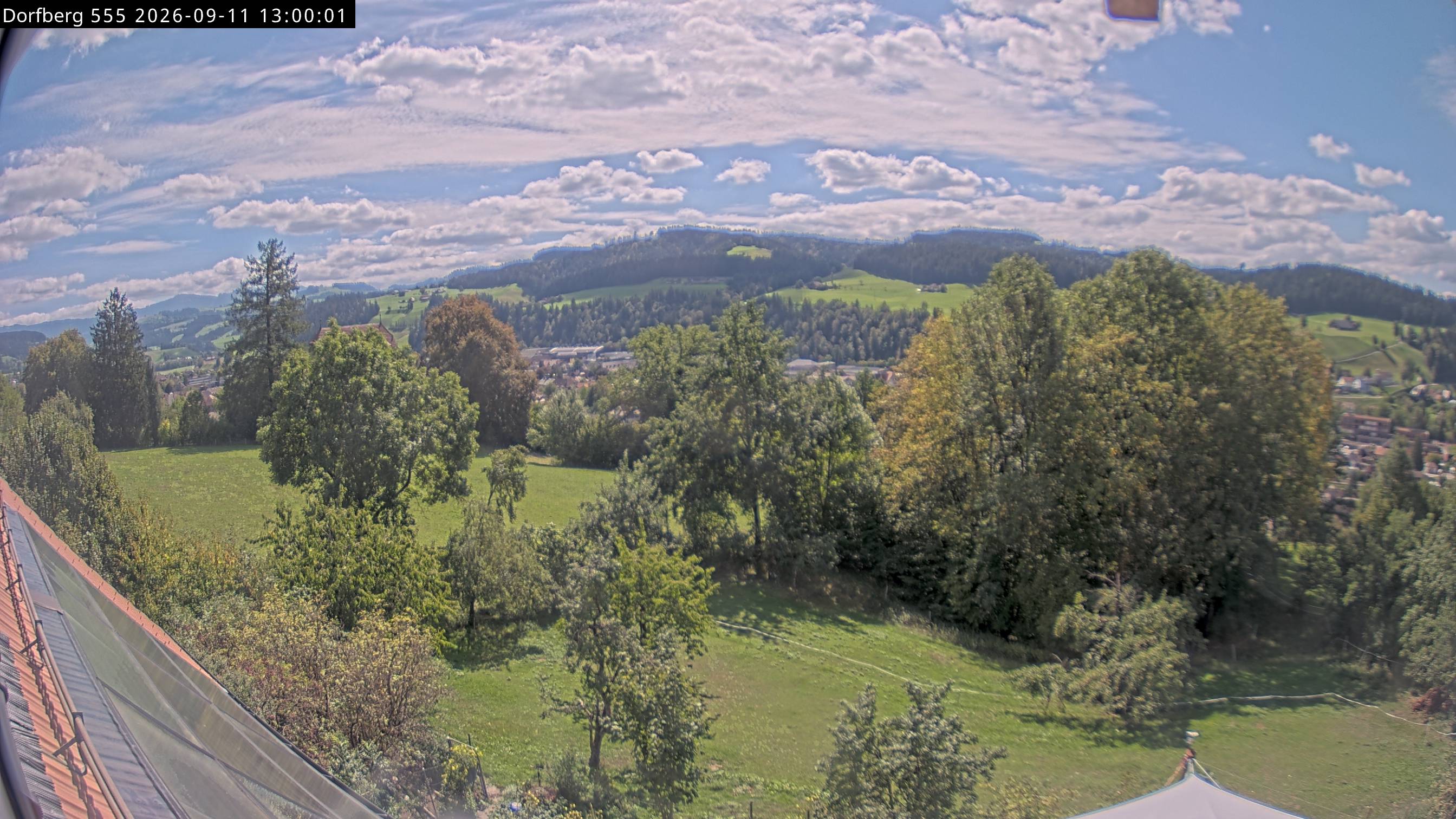 Webcam-Bild: Aussicht vom Dorfberg in Langnau 20260911-130000