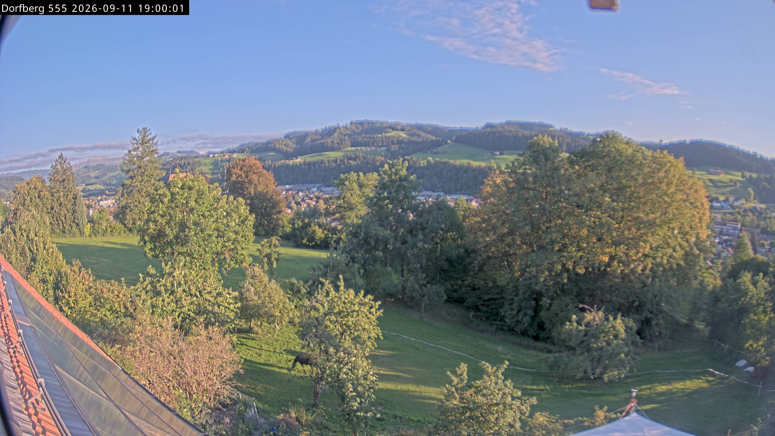 Webcam-Bild: Aussicht vom Dorfberg in Langnau 20260911-190000