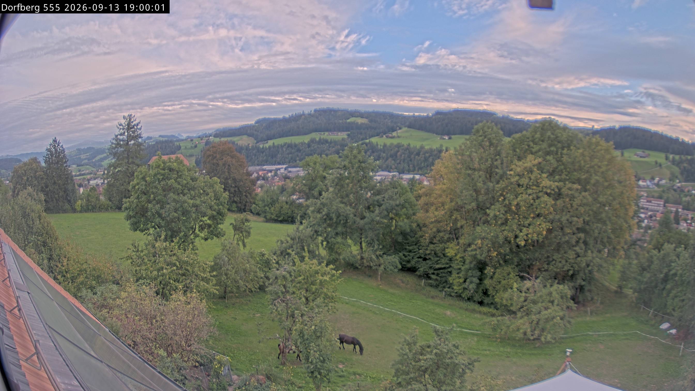 Webcam-Bild: Aussicht vom Dorfberg in Langnau 20260913-190000