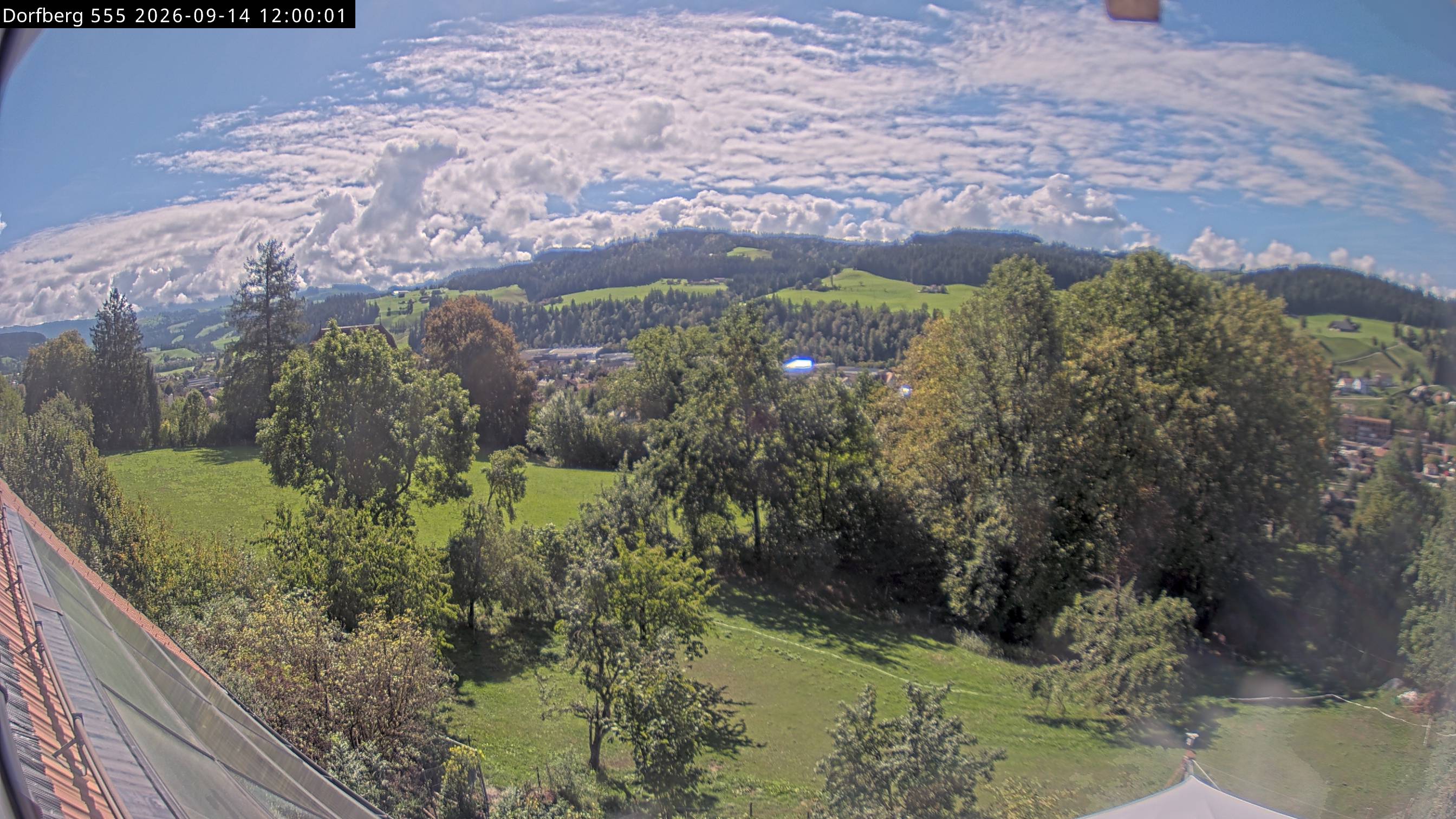 Webcam-Bild: Aussicht vom Dorfberg in Langnau 20260914-120000