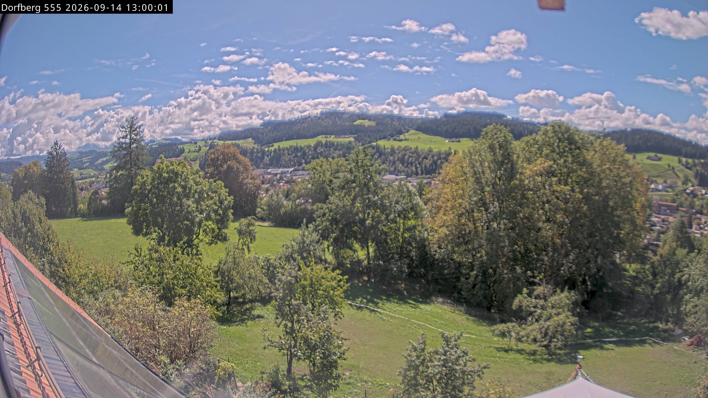 Webcam-Bild: Aussicht vom Dorfberg in Langnau 20260914-130000