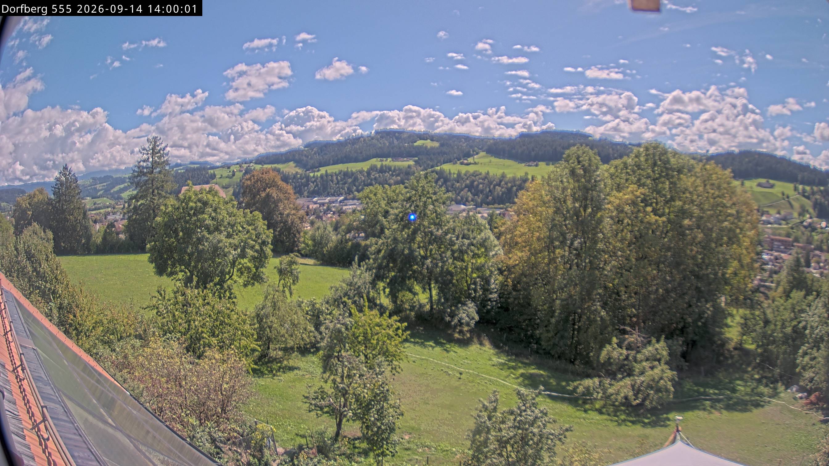 Webcam-Bild: Aussicht vom Dorfberg in Langnau 20260914-140000