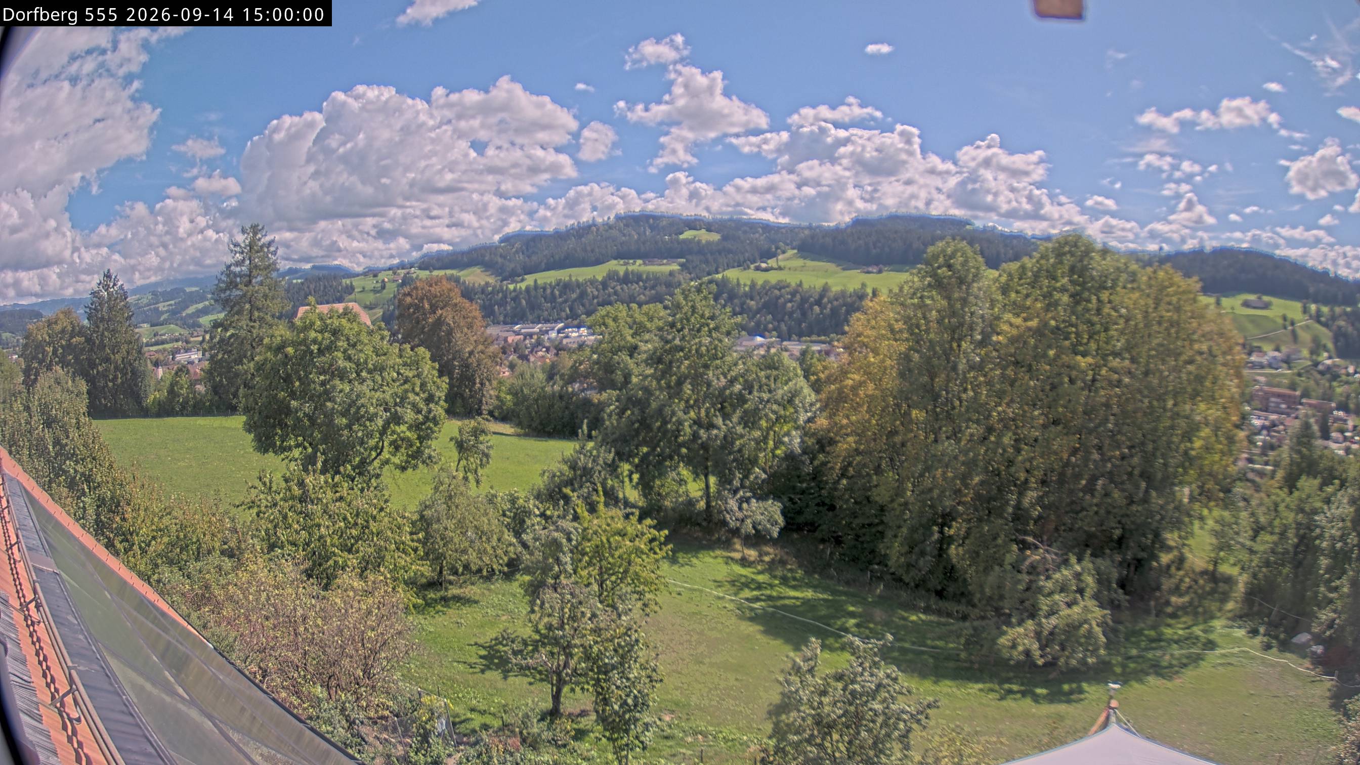 Webcam-Bild: Aussicht vom Dorfberg in Langnau 20260914-150000