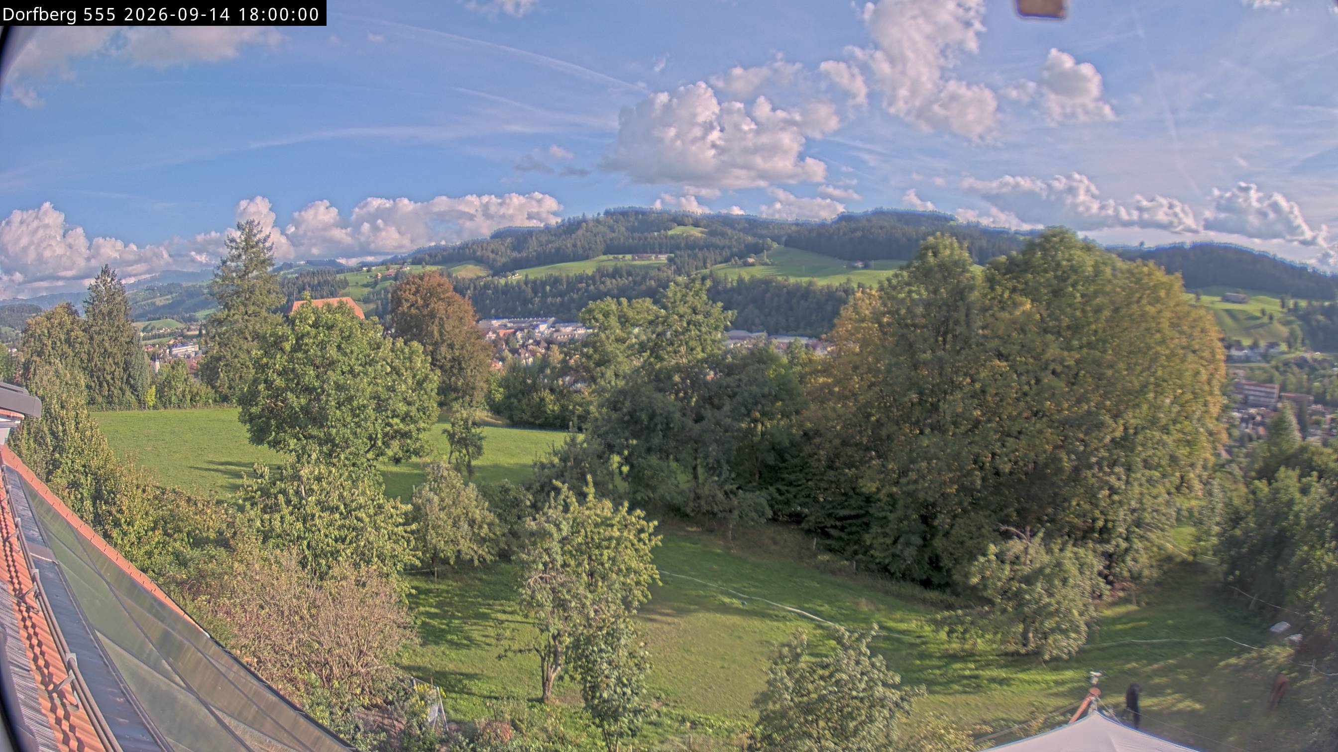 Webcam-Bild: Aussicht vom Dorfberg in Langnau 20260914-180000