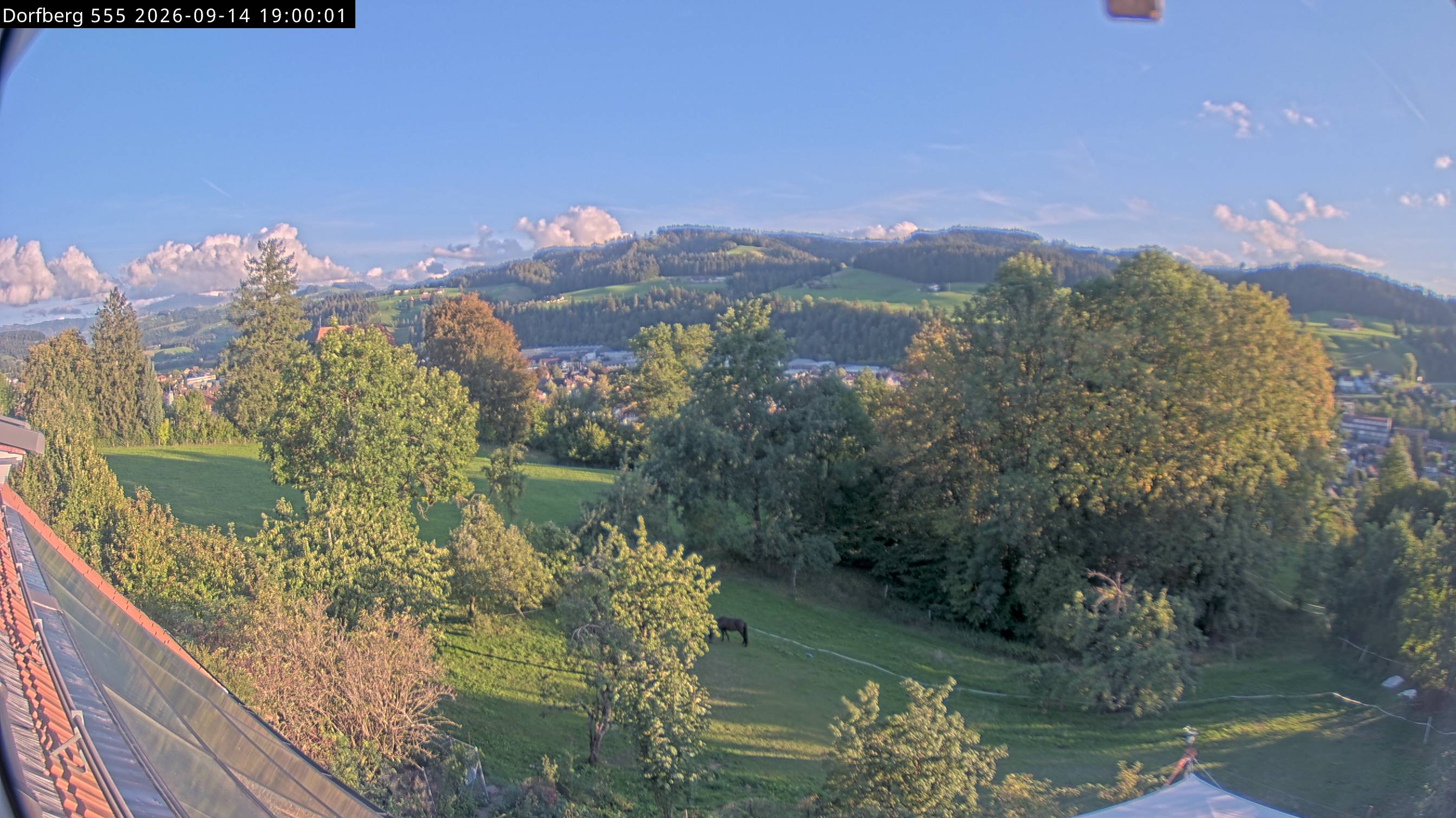 Webcam-Bild: Aussicht vom Dorfberg in Langnau 20260914-190000