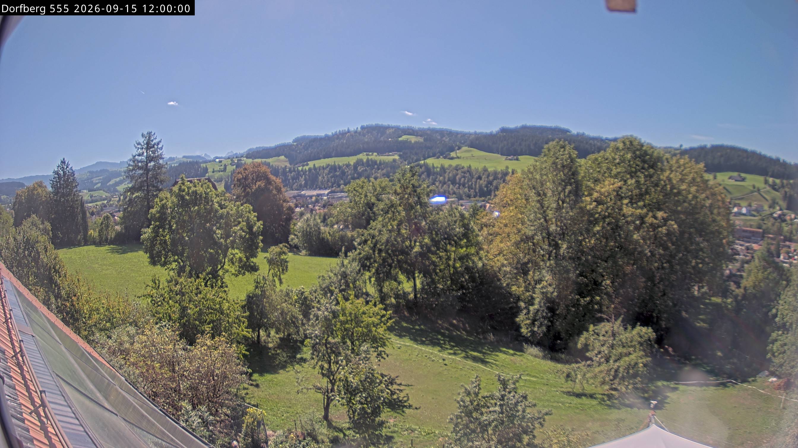 Webcam-Bild: Aussicht vom Dorfberg in Langnau 20260915-120000