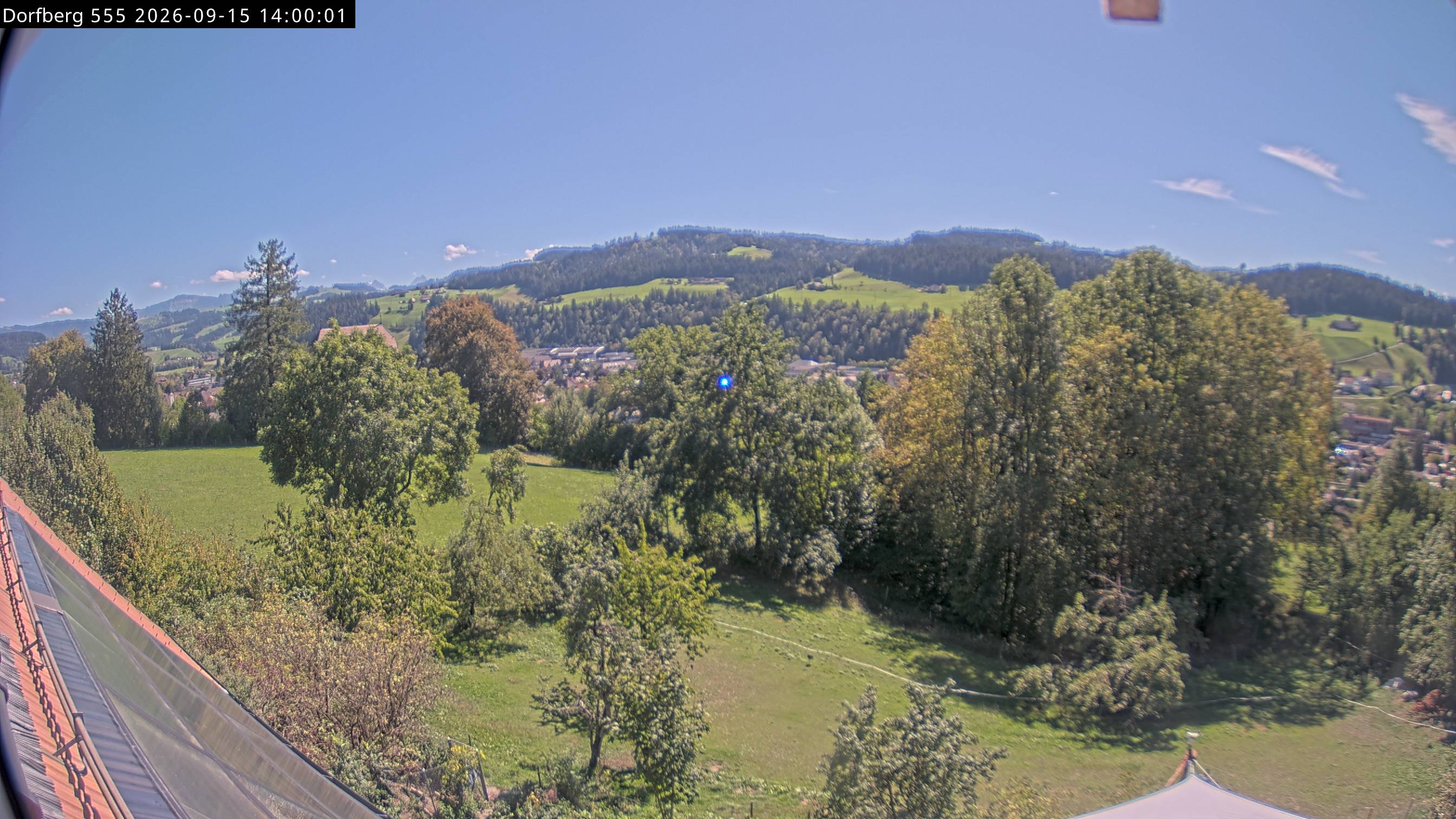 Webcam-Bild: Aussicht vom Dorfberg in Langnau 20260915-140000