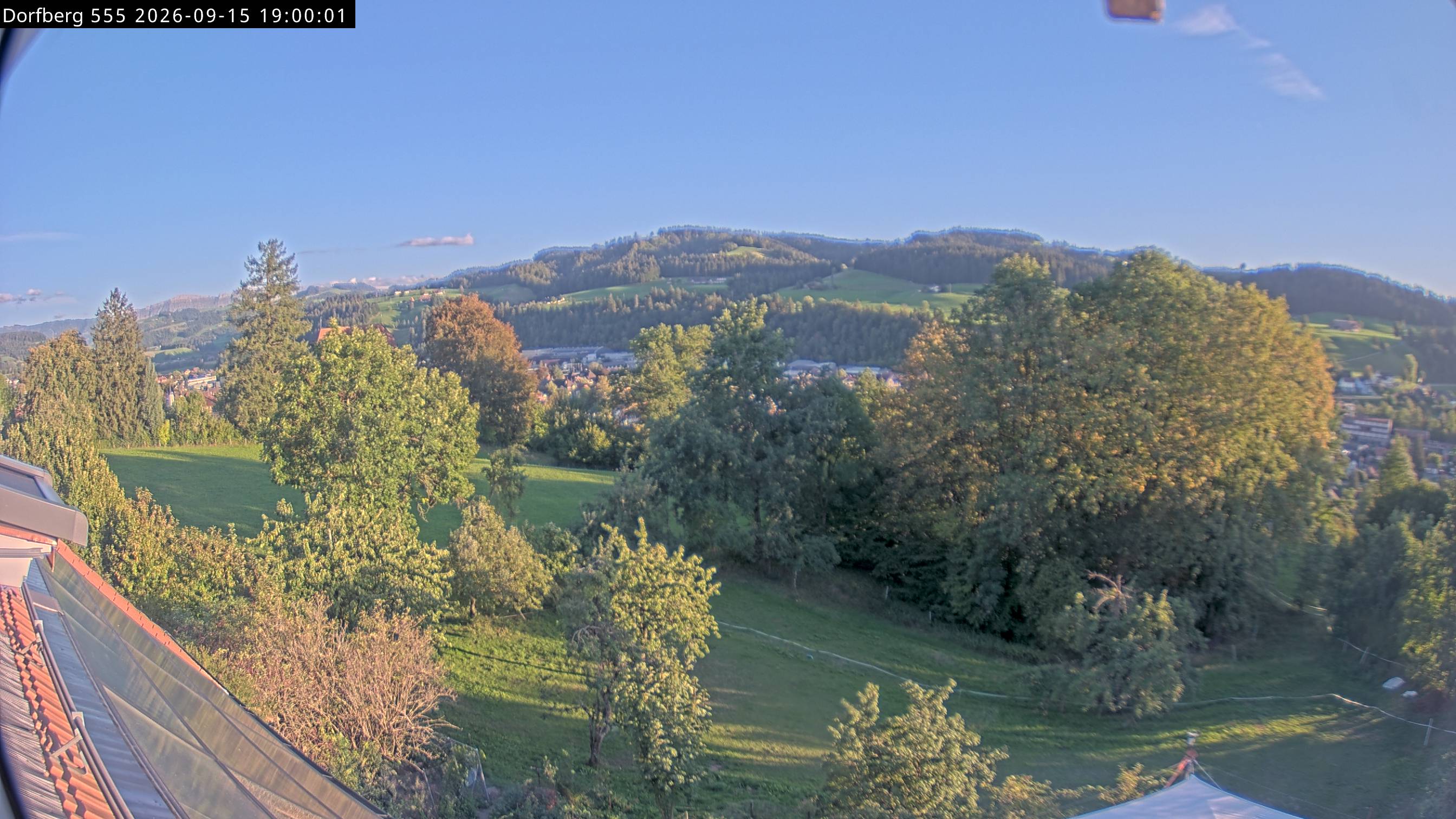 Webcam-Bild: Aussicht vom Dorfberg in Langnau 20260915-190000