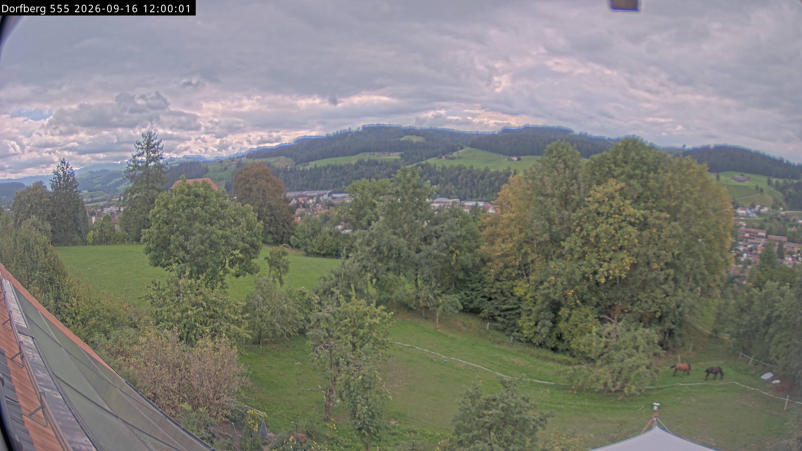 Webcam-Bild: Aussicht vom Dorfberg in Langnau 20260916-120000