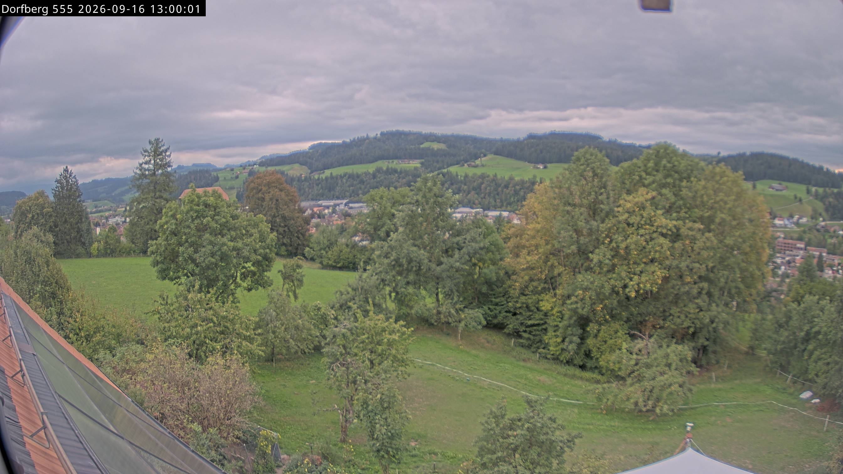 Webcam-Bild: Aussicht vom Dorfberg in Langnau 20260916-130000
