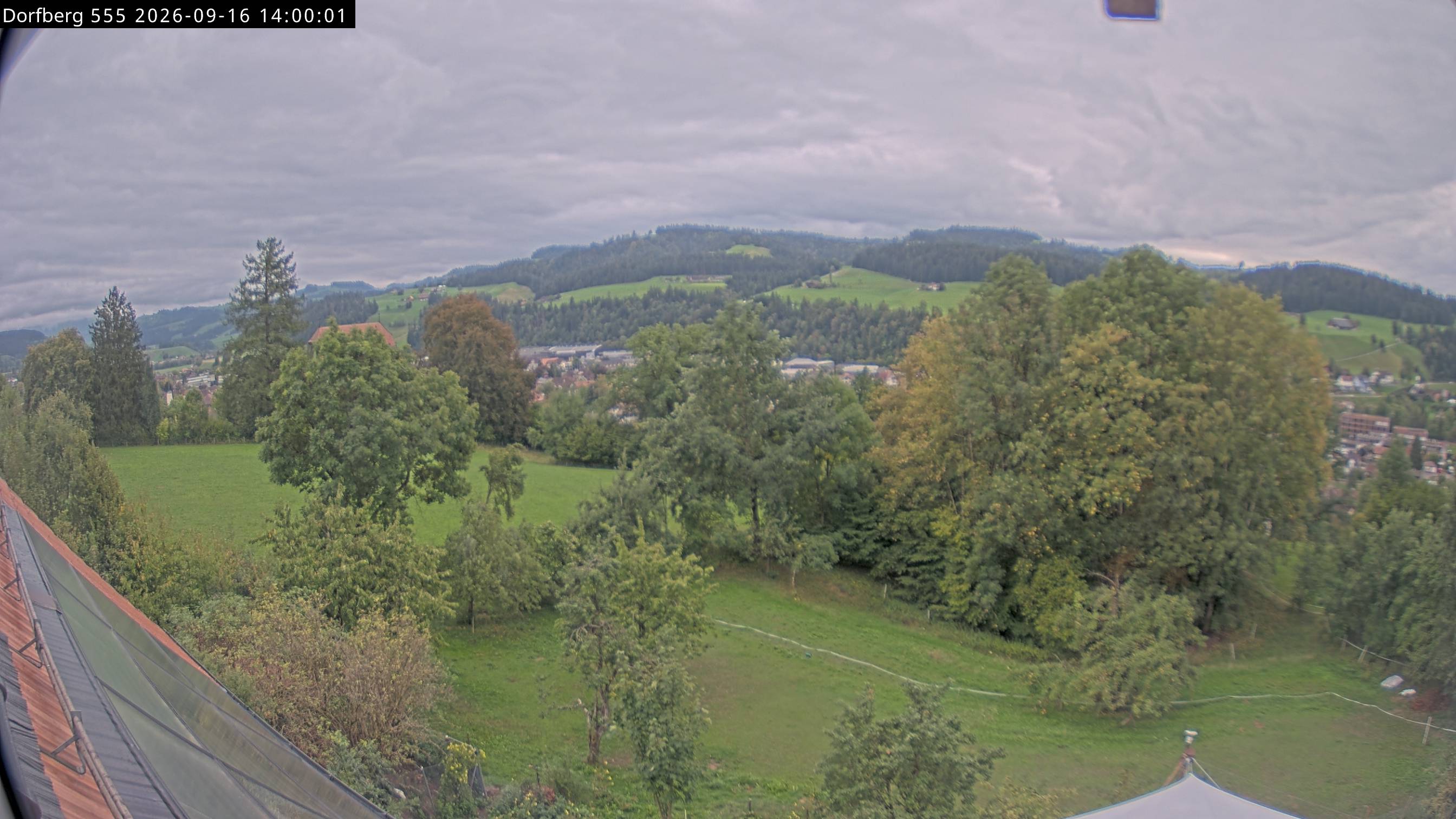 Webcam-Bild: Aussicht vom Dorfberg in Langnau 20260916-140000