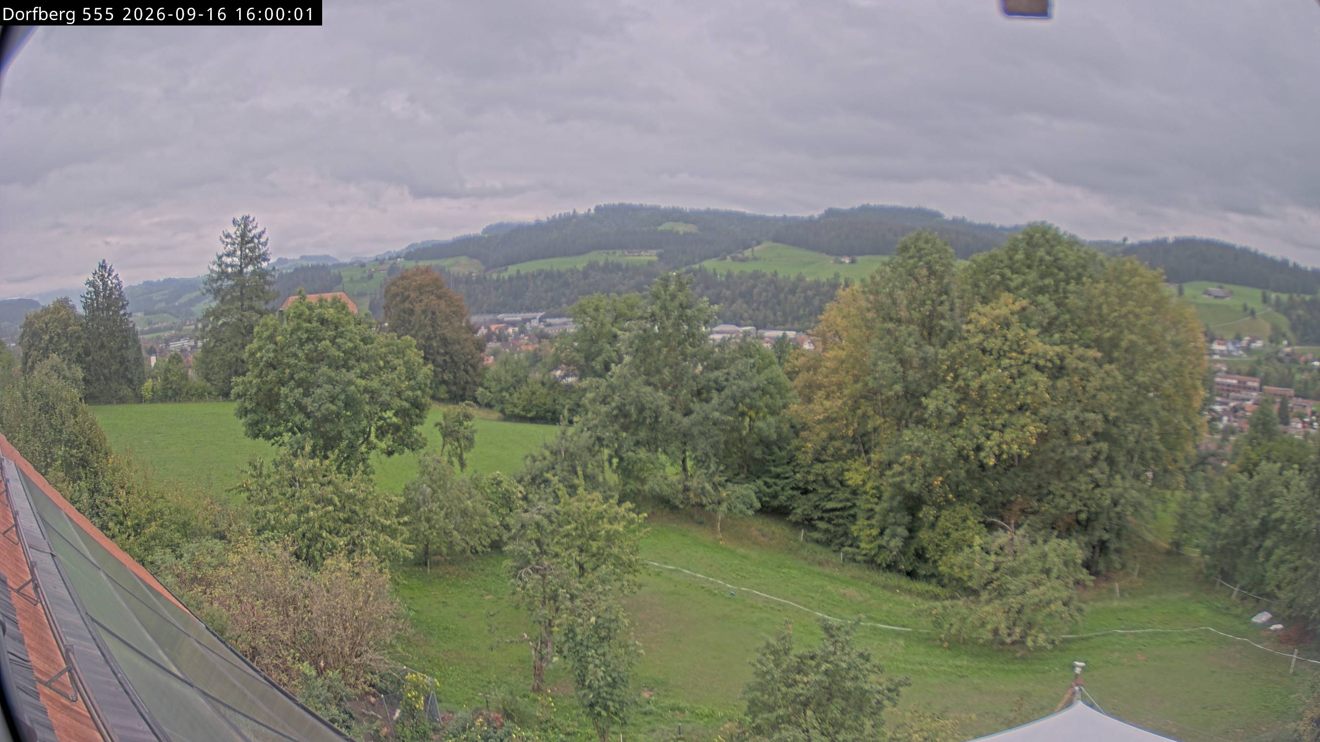 Webcam-Bild: Aussicht vom Dorfberg in Langnau 20260916-160000