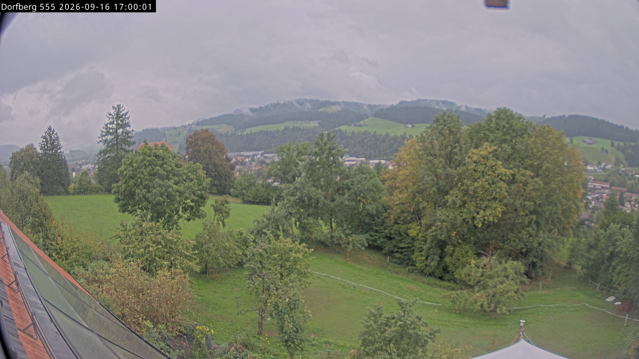 Webcam-Bild: Aussicht vom Dorfberg in Langnau 20260916-170000