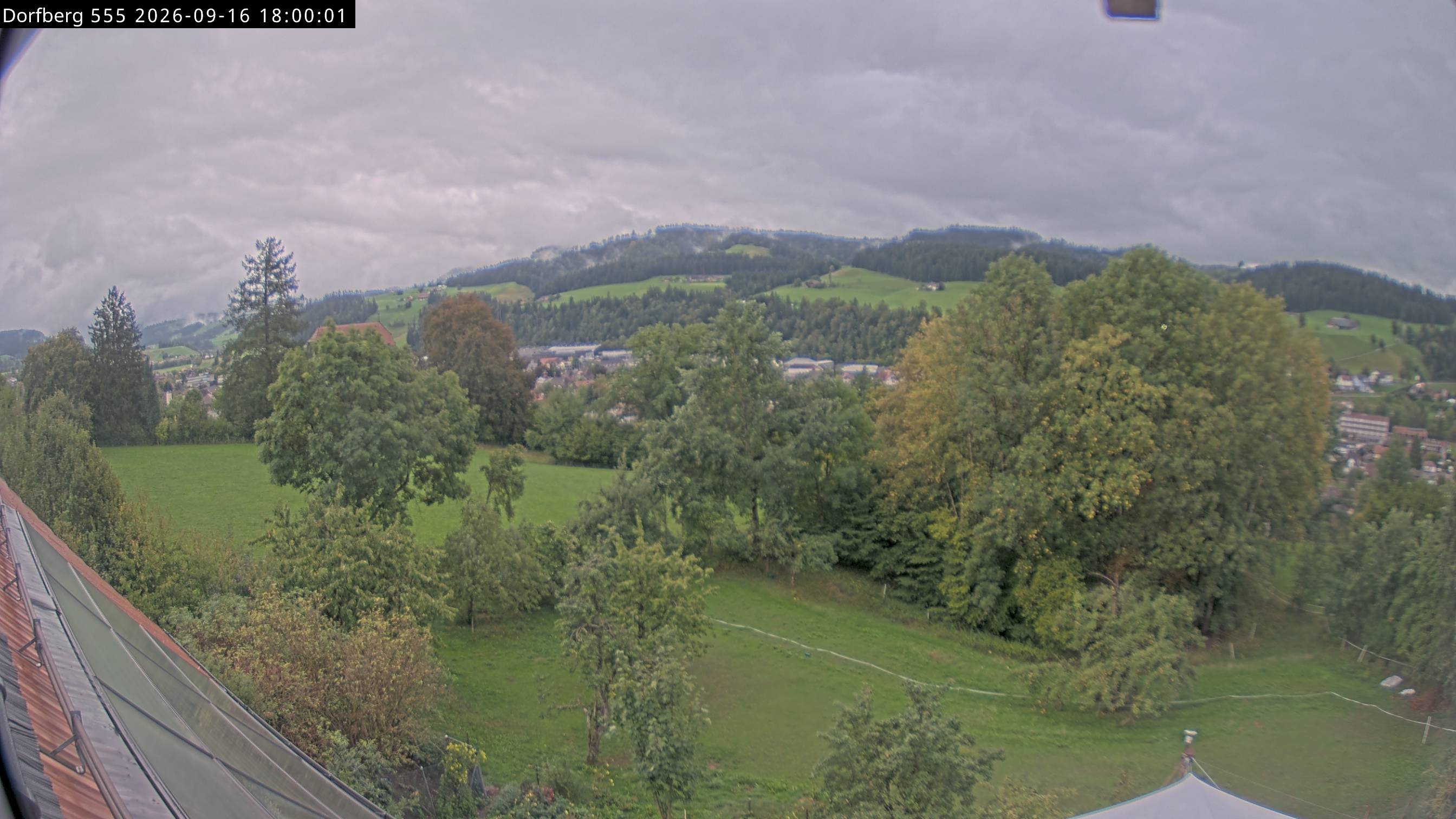 Webcam-Bild: Aussicht vom Dorfberg in Langnau 20260916-180000