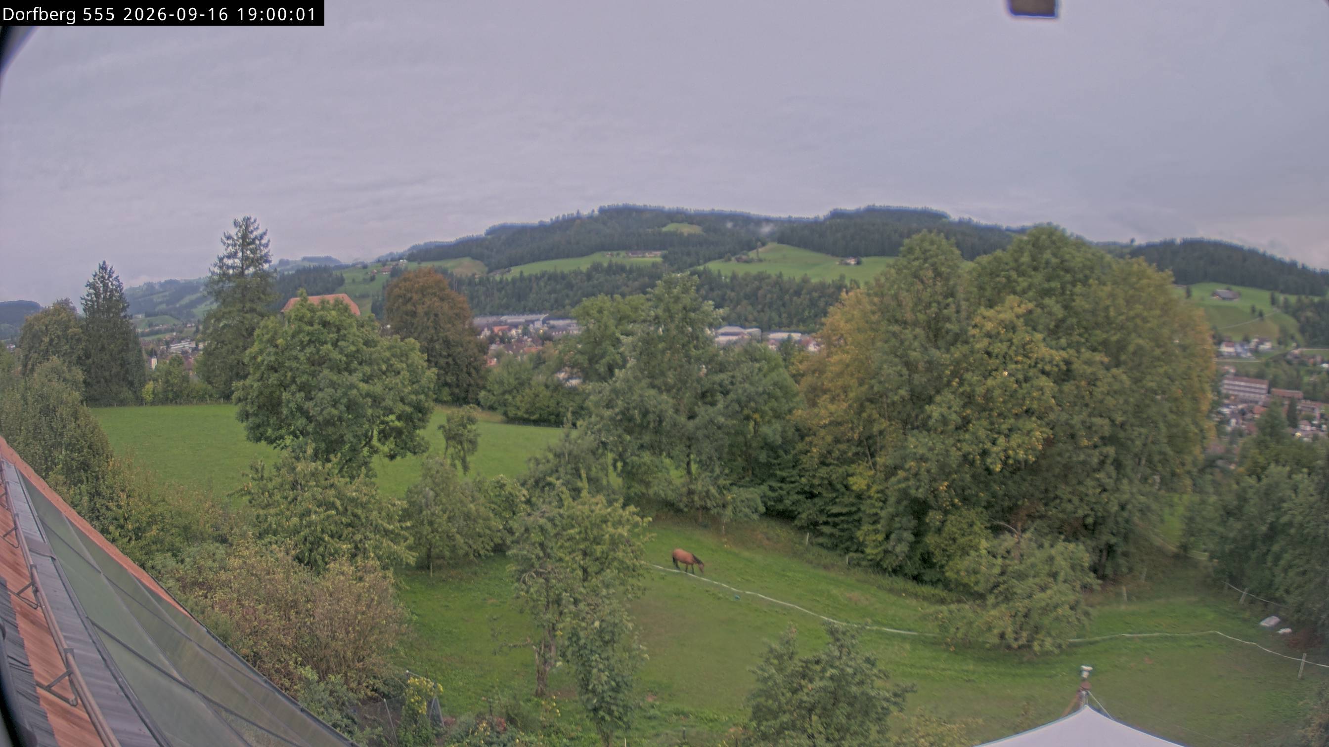 Webcam-Bild: Aussicht vom Dorfberg in Langnau 20260916-190000