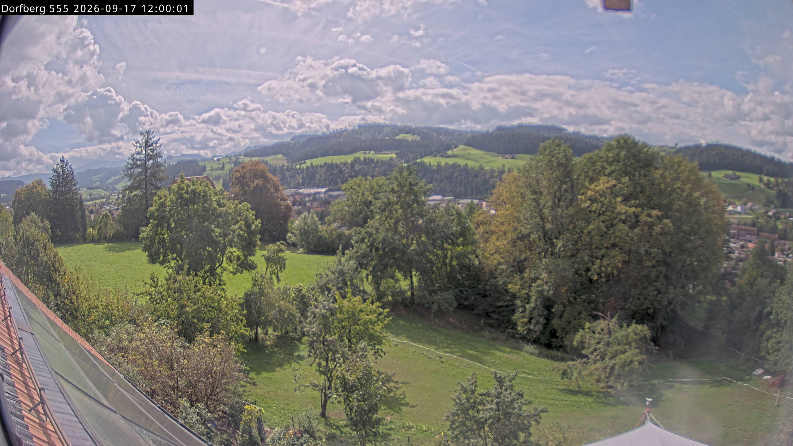 Webcam-Bild: Aussicht vom Dorfberg in Langnau 20260917-120000