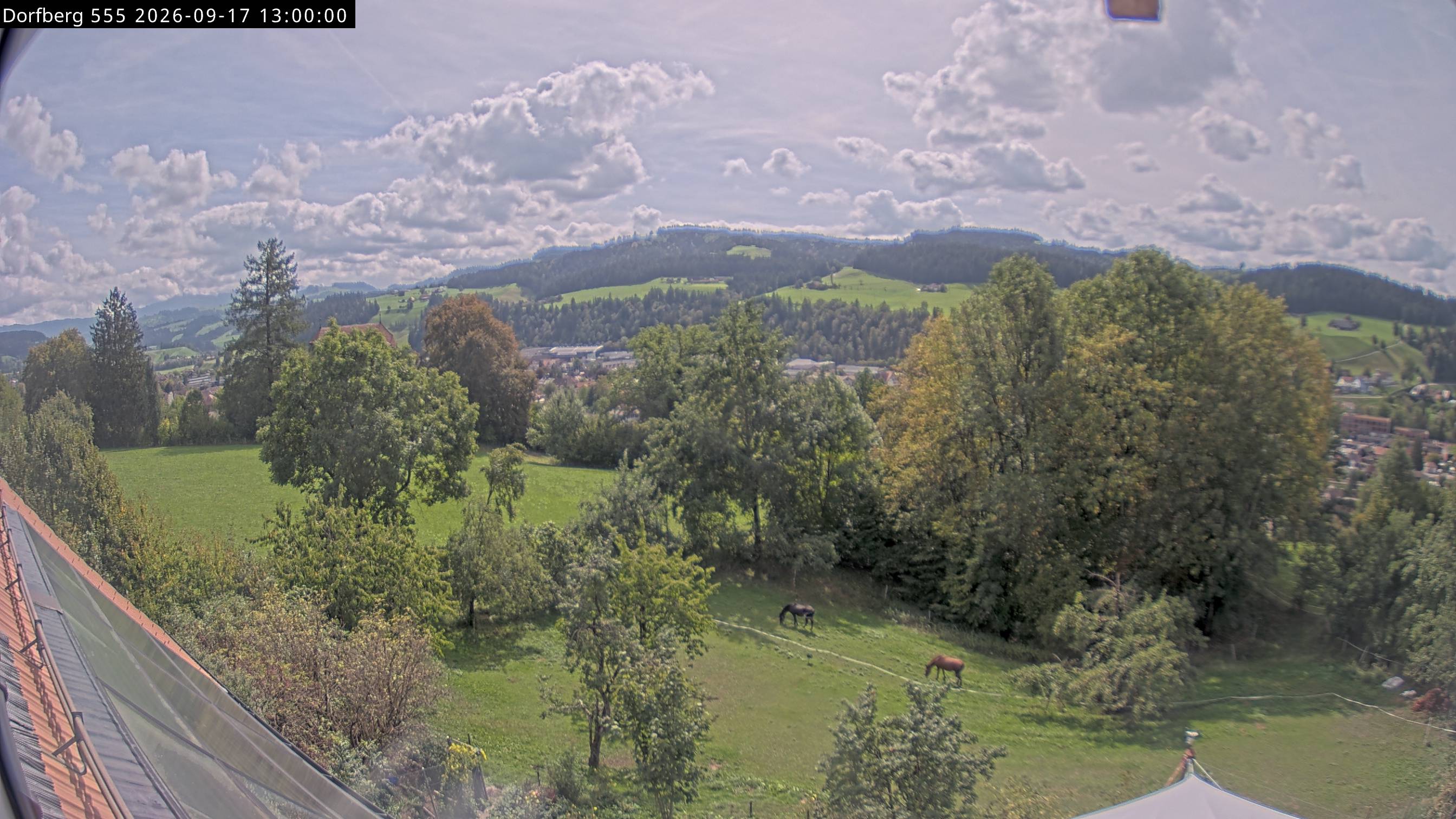 Webcam-Bild: Aussicht vom Dorfberg in Langnau 20260917-130000