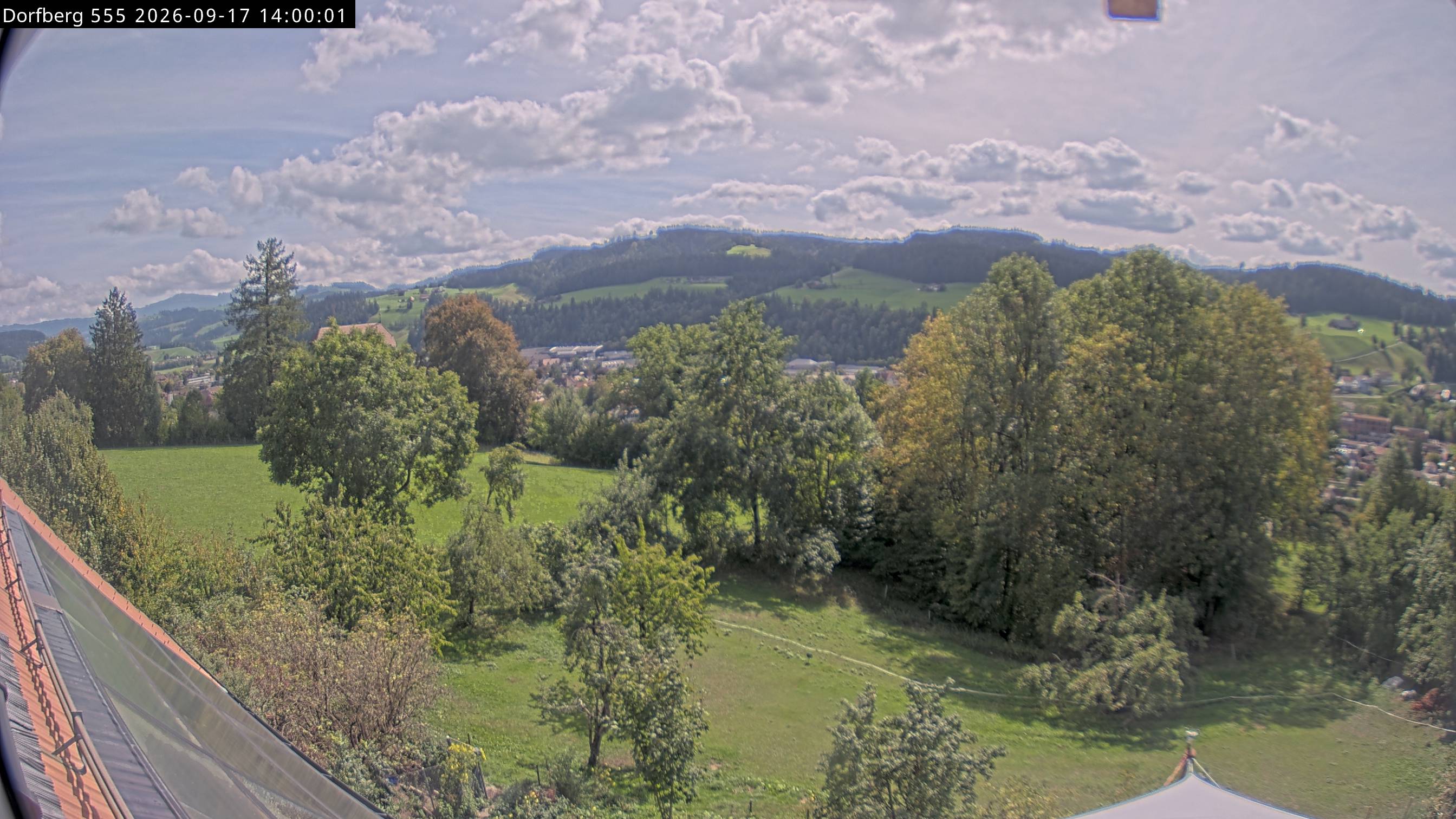 Webcam-Bild: Aussicht vom Dorfberg in Langnau 20260917-140000