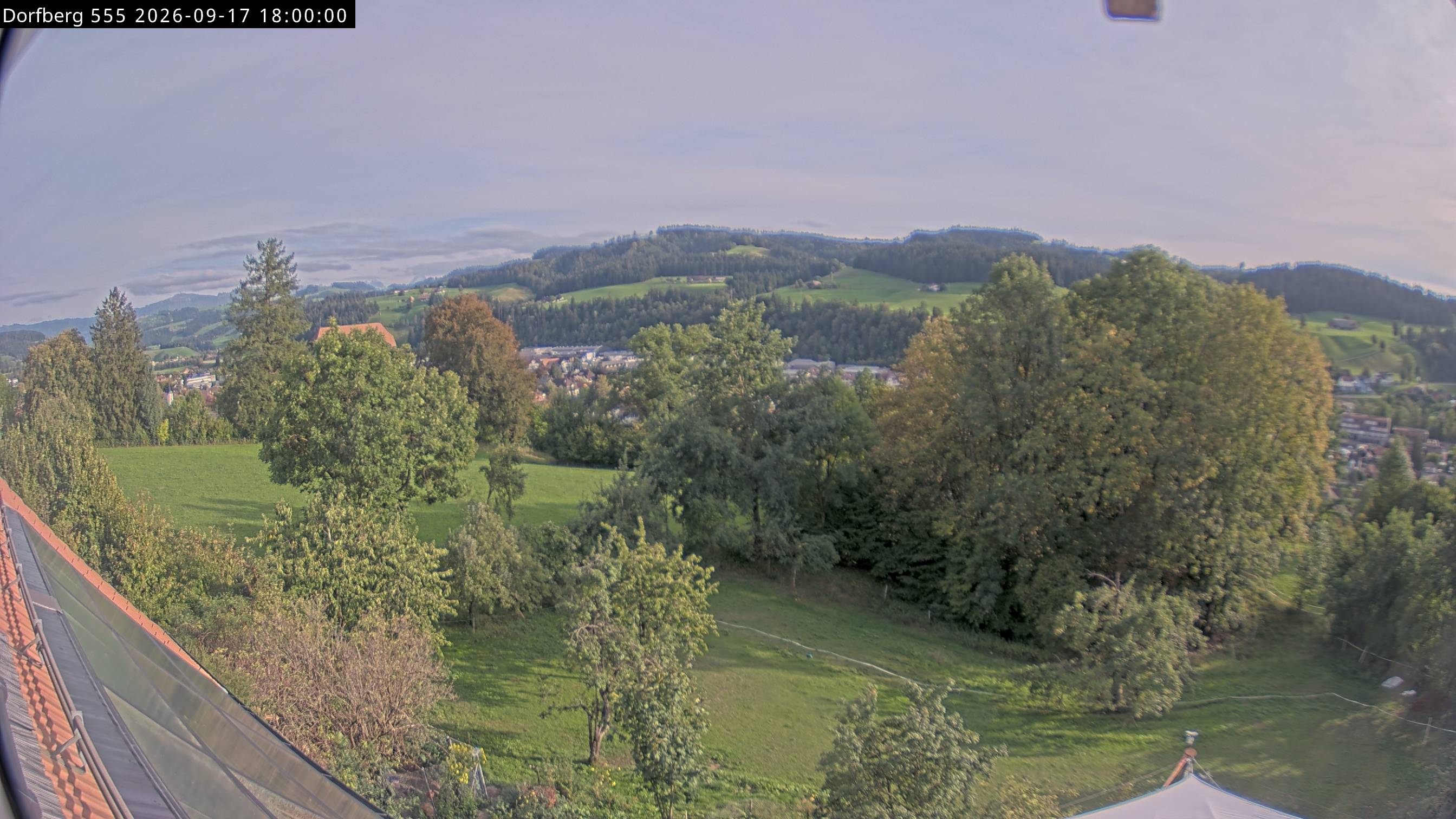 Webcam-Bild: Aussicht vom Dorfberg in Langnau 20260917-180000