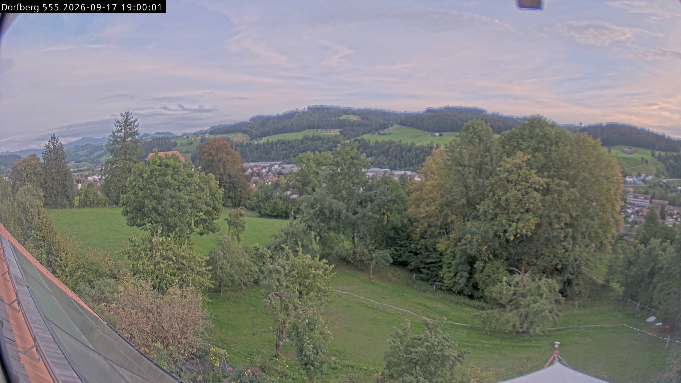 Webcam-Bild: Aussicht vom Dorfberg in Langnau 20260917-190000