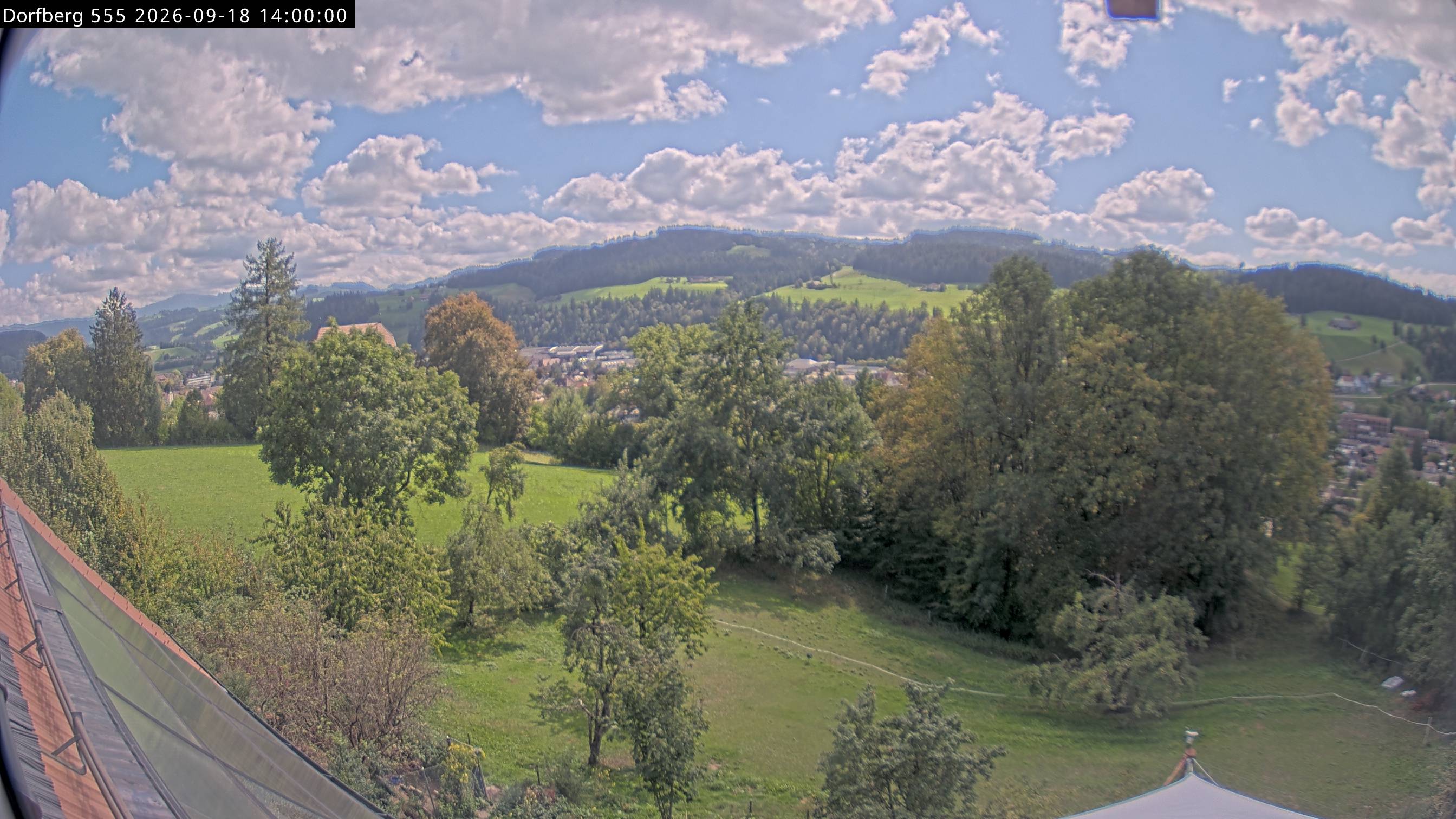 Webcam-Bild: Aussicht vom Dorfberg in Langnau 20260918-140000