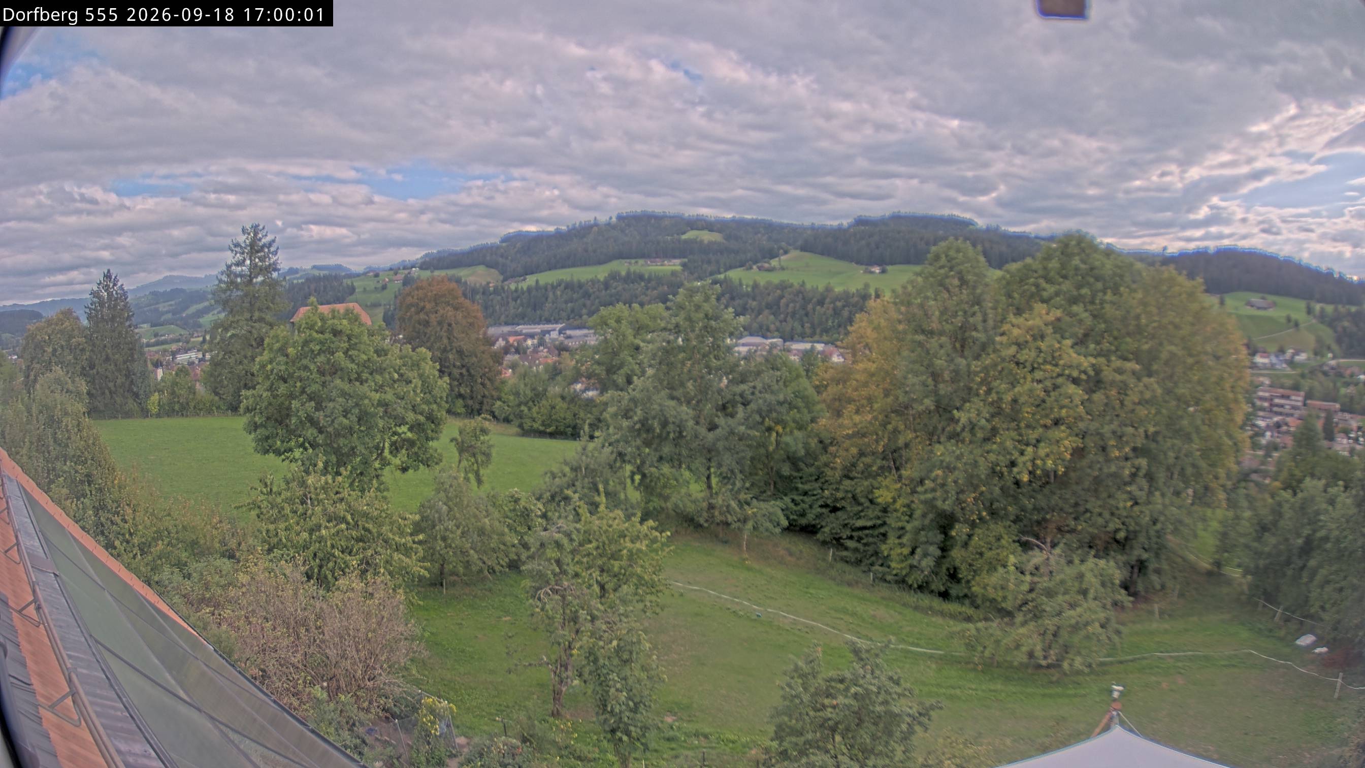 Webcam-Bild: Aussicht vom Dorfberg in Langnau 20260918-170000