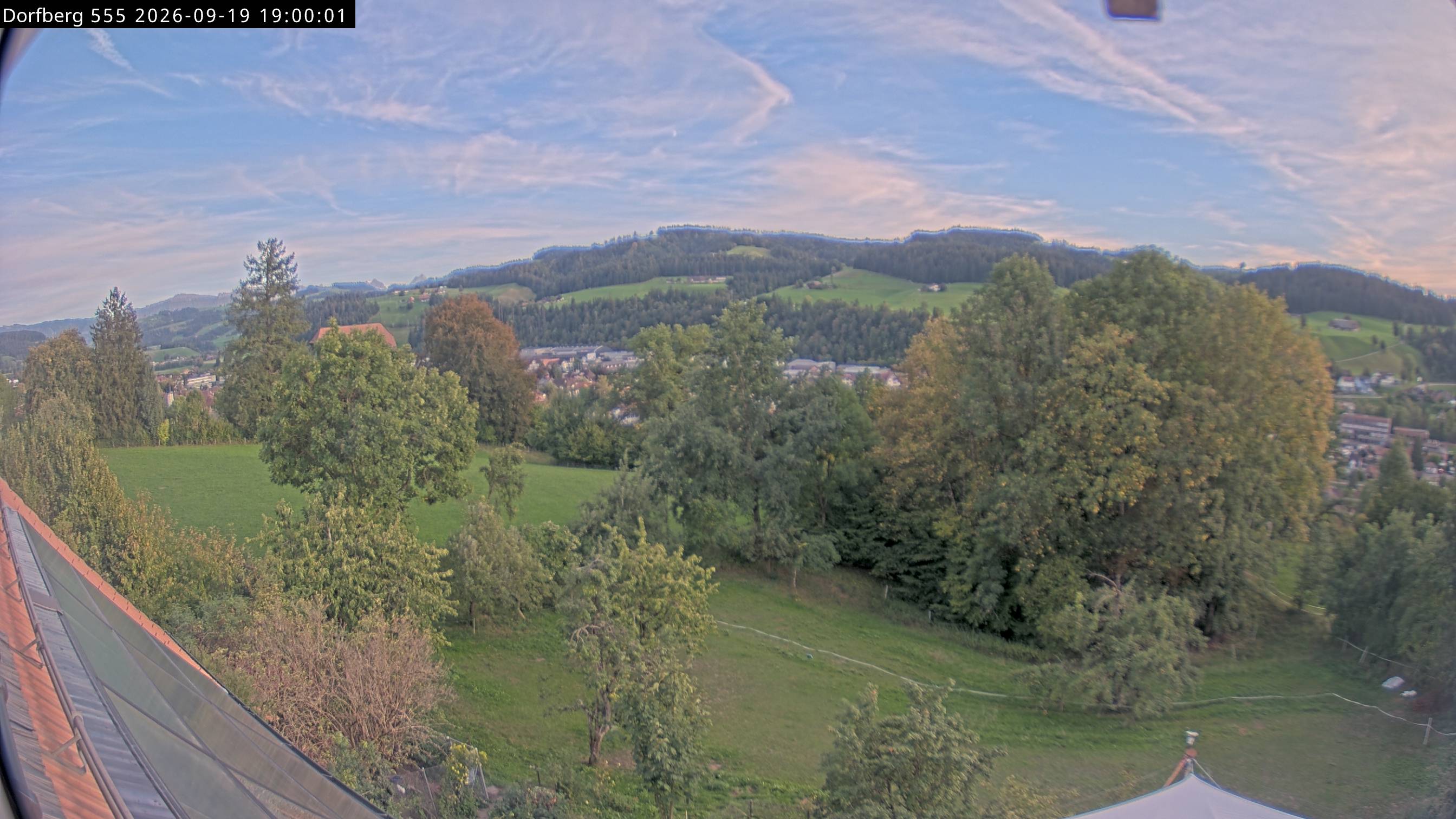 Webcam-Bild: Aussicht vom Dorfberg in Langnau 20260919-190000