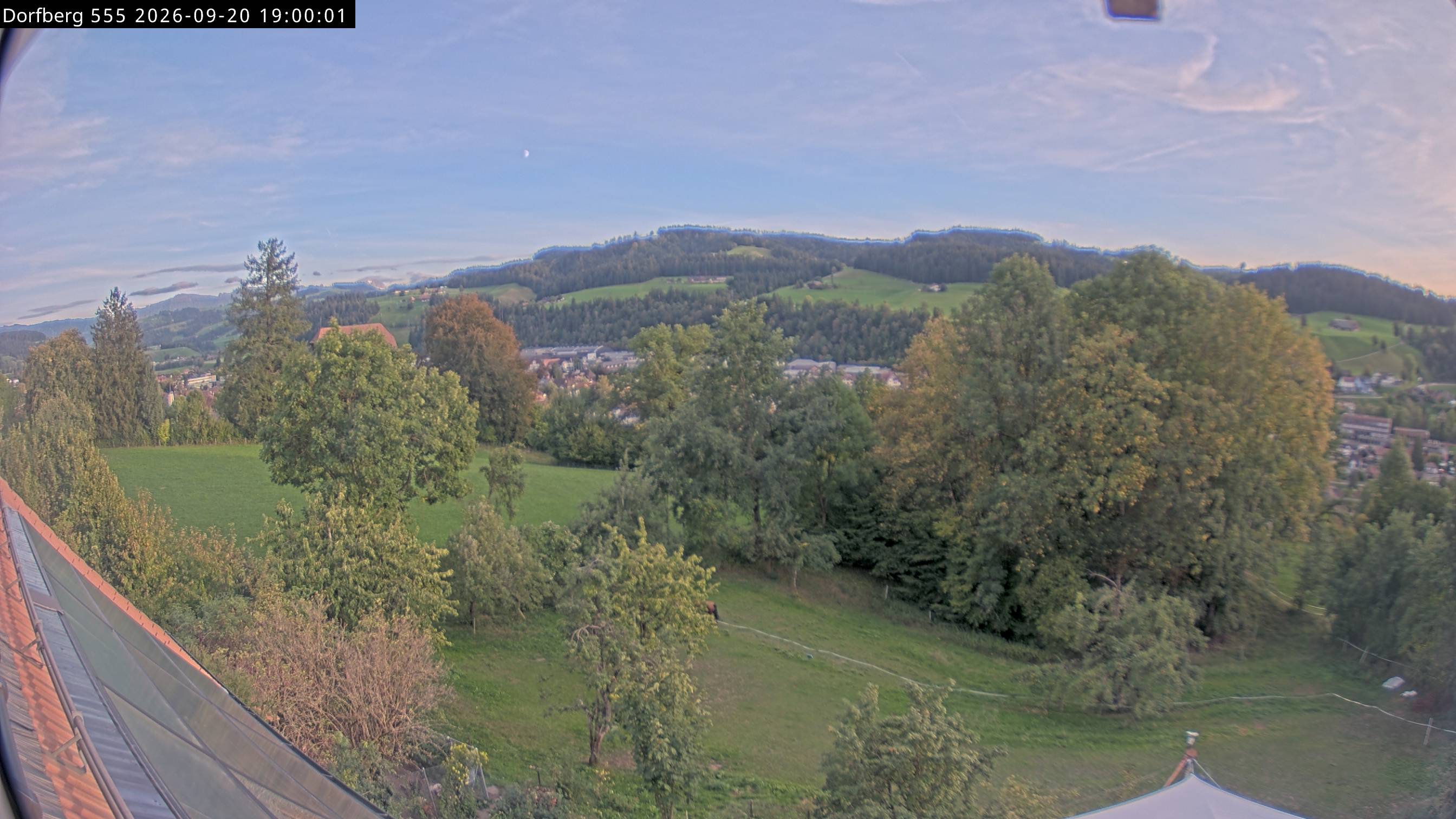 Webcam-Bild: Aussicht vom Dorfberg in Langnau 20260920-190000