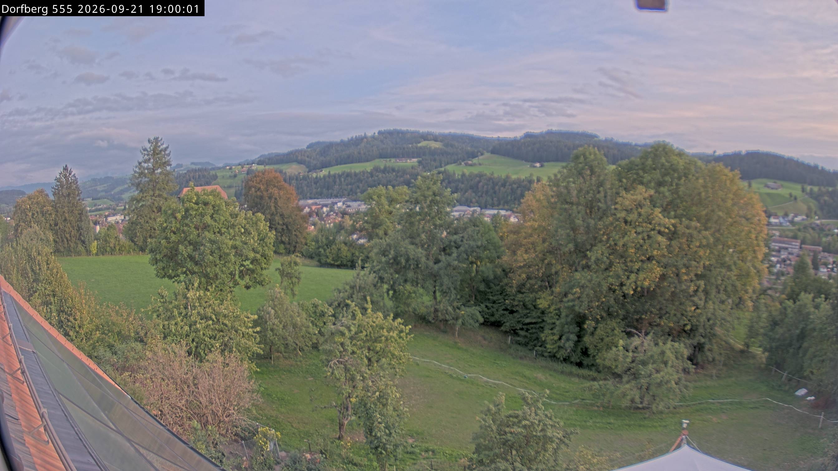 Webcam-Bild: Aussicht vom Dorfberg in Langnau 20260921-190000