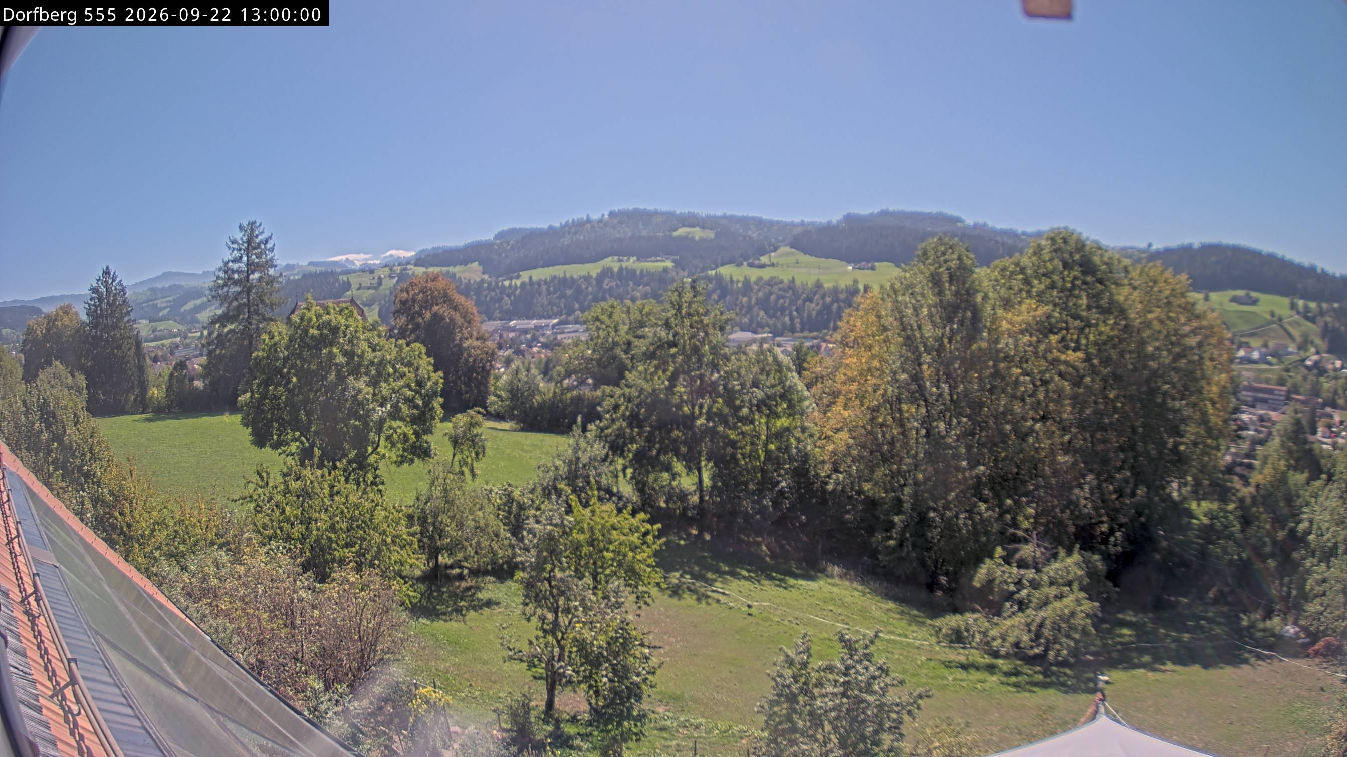Webcam-Bild: Aussicht vom Dorfberg in Langnau 20260922-130000