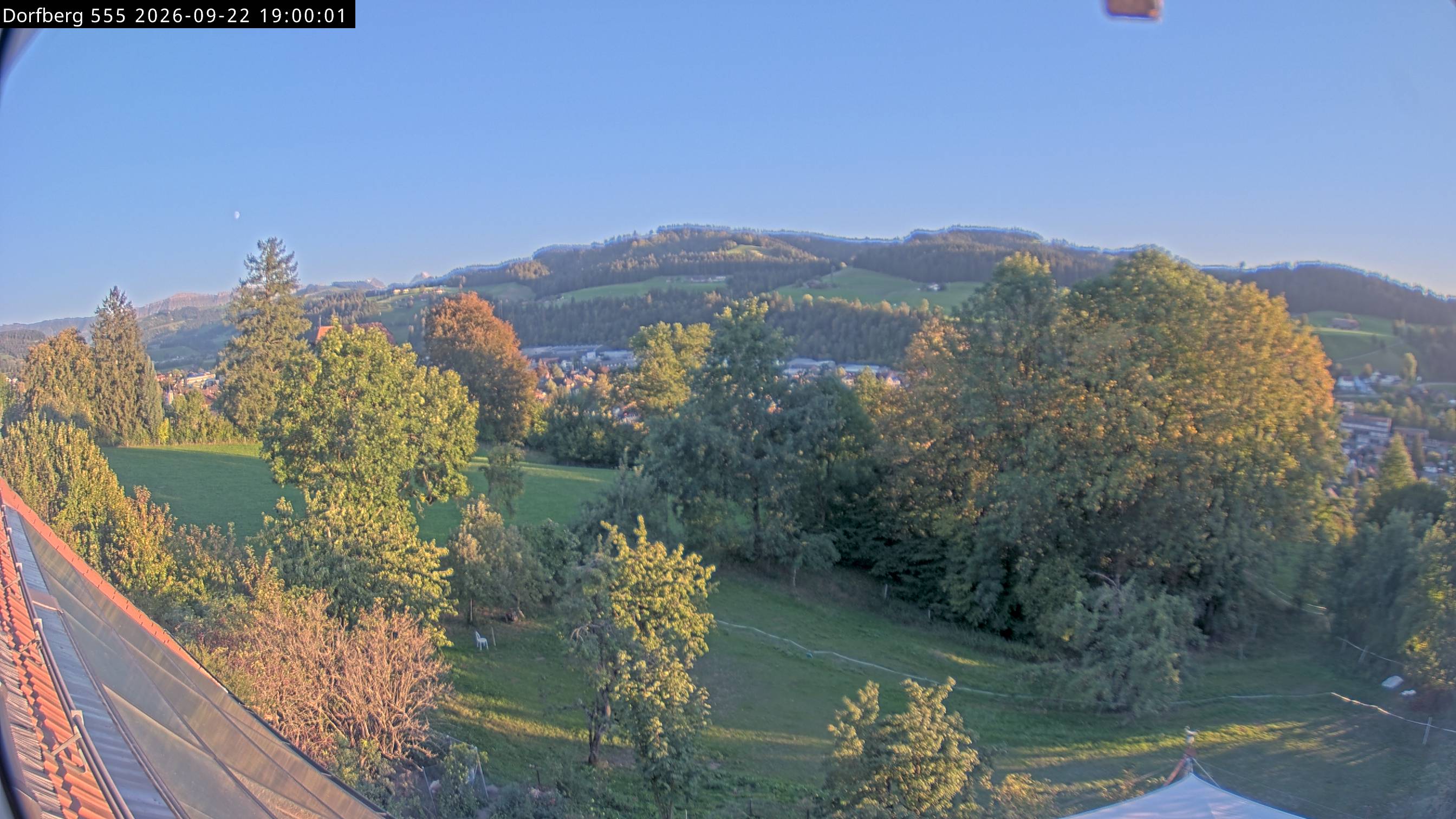 Webcam-Bild: Aussicht vom Dorfberg in Langnau 20260922-190000