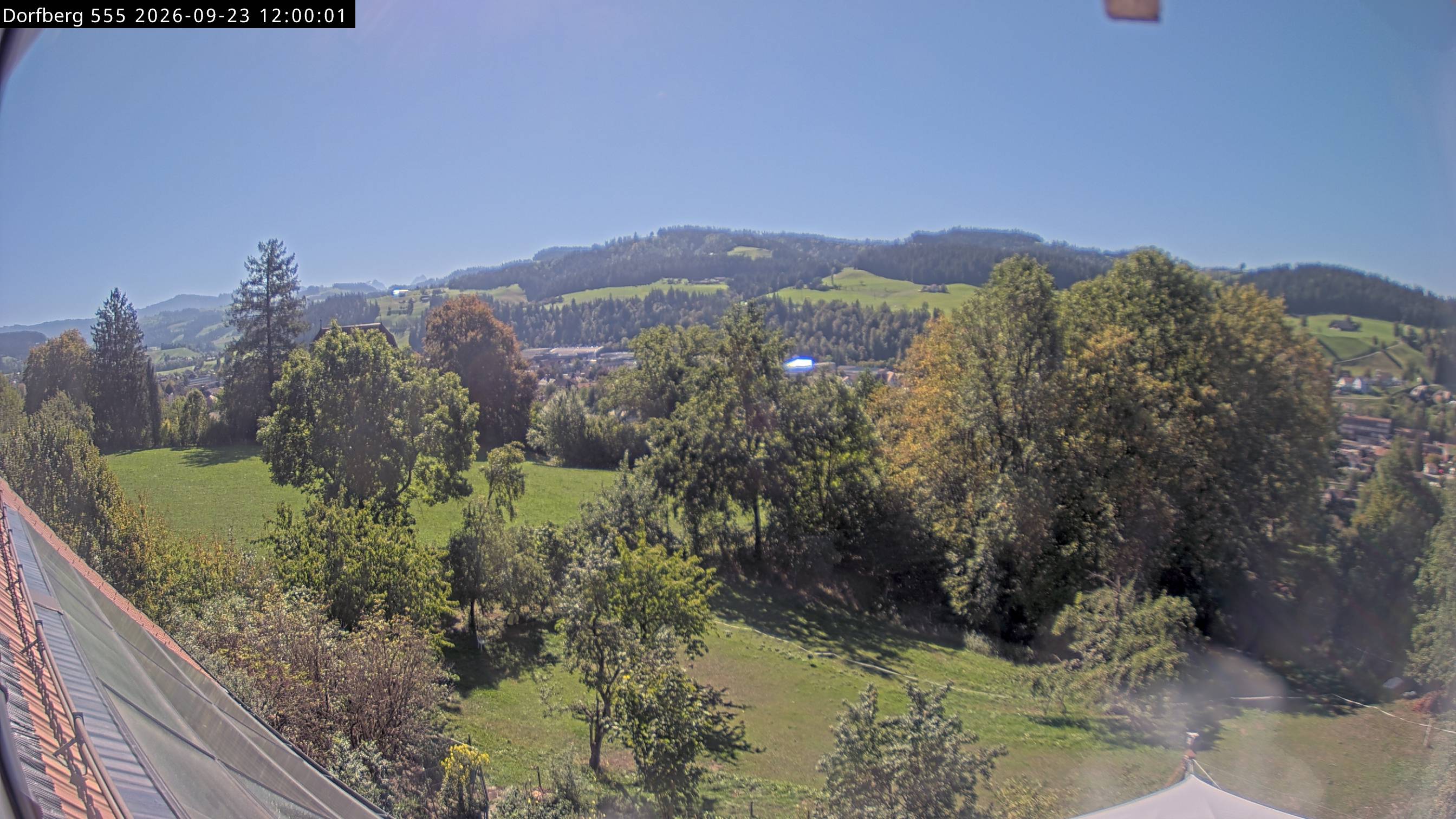 Webcam-Bild: Aussicht vom Dorfberg in Langnau 20260923-120000