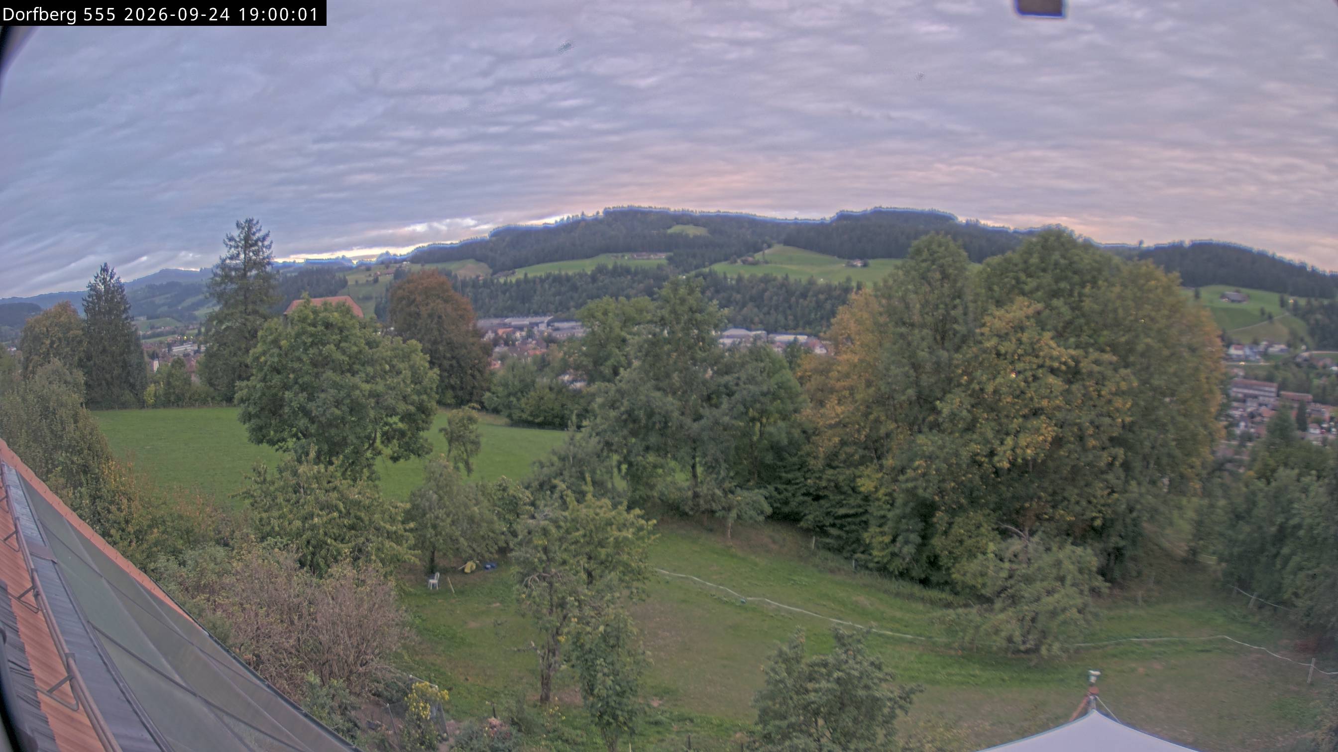 Webcam-Bild: Aussicht vom Dorfberg in Langnau 20260924-190000